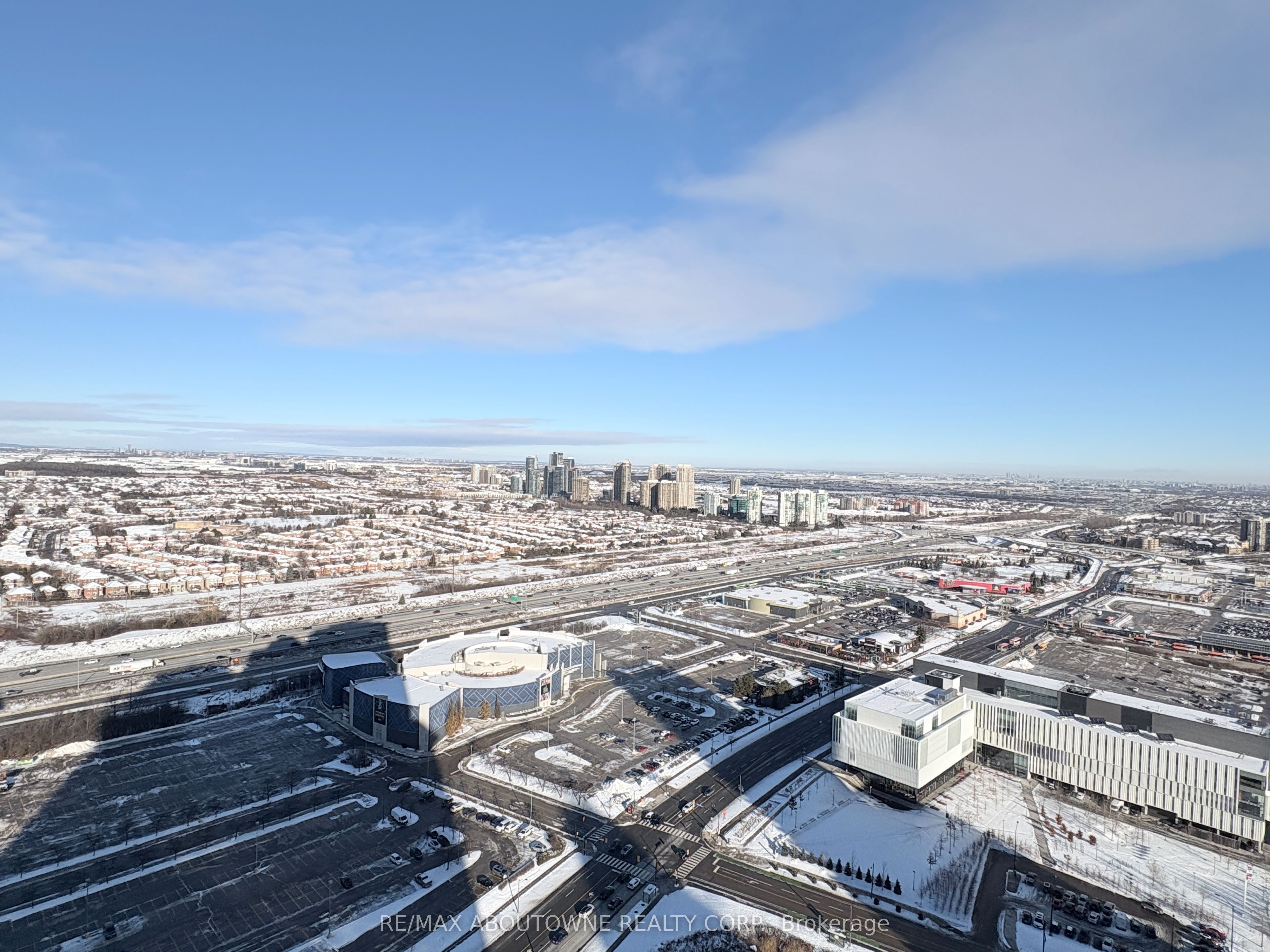 3401 – 395 Square One Drive, Mississauga ‣ W12627954 3401 – 395 Square One Drive, Mississauga ‣ W12627954