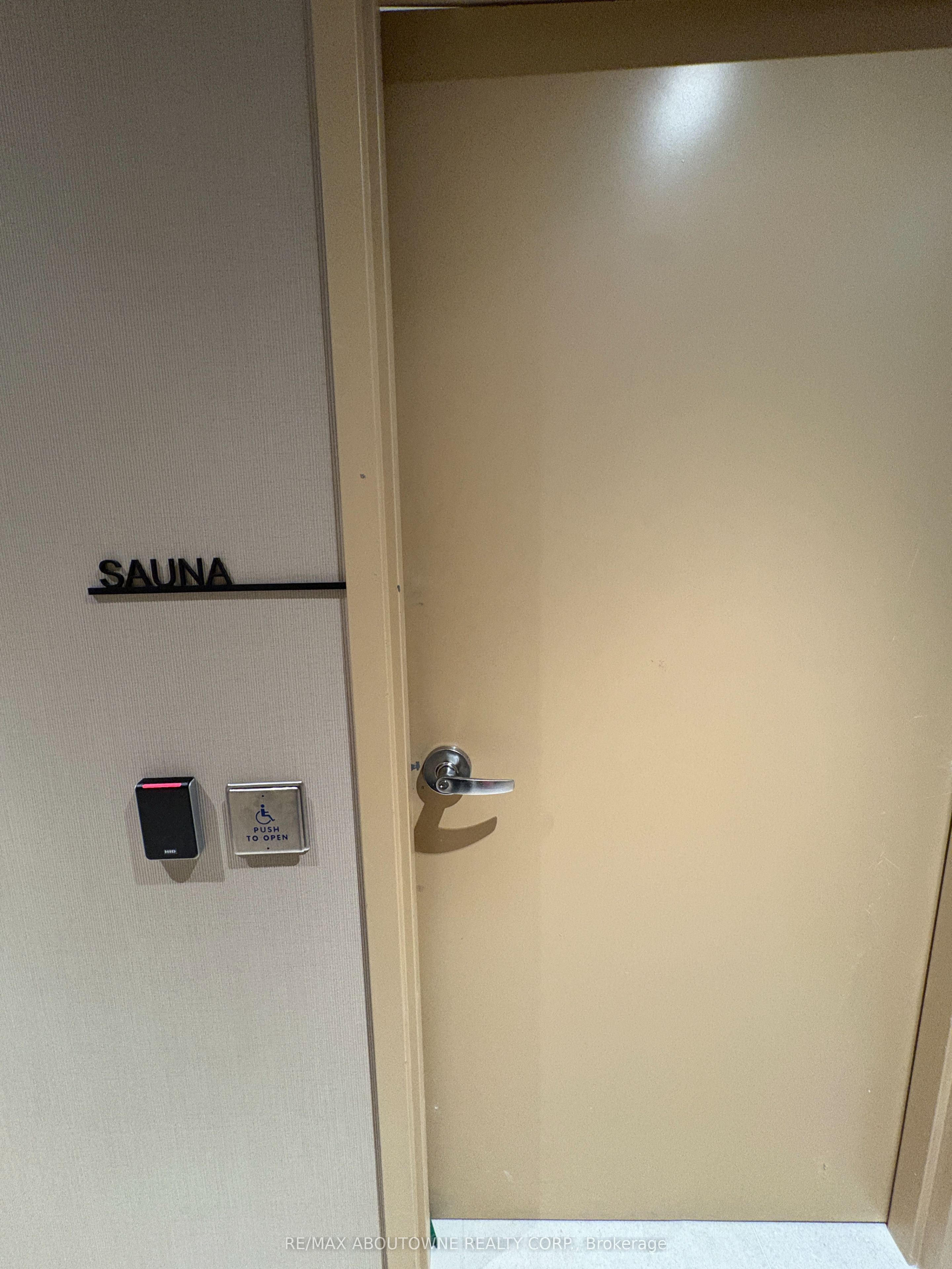 3401 – 395 Square One Drive, Mississauga ‣ W12627954 3401 – 395 Square One Drive, Mississauga ‣ W12627954