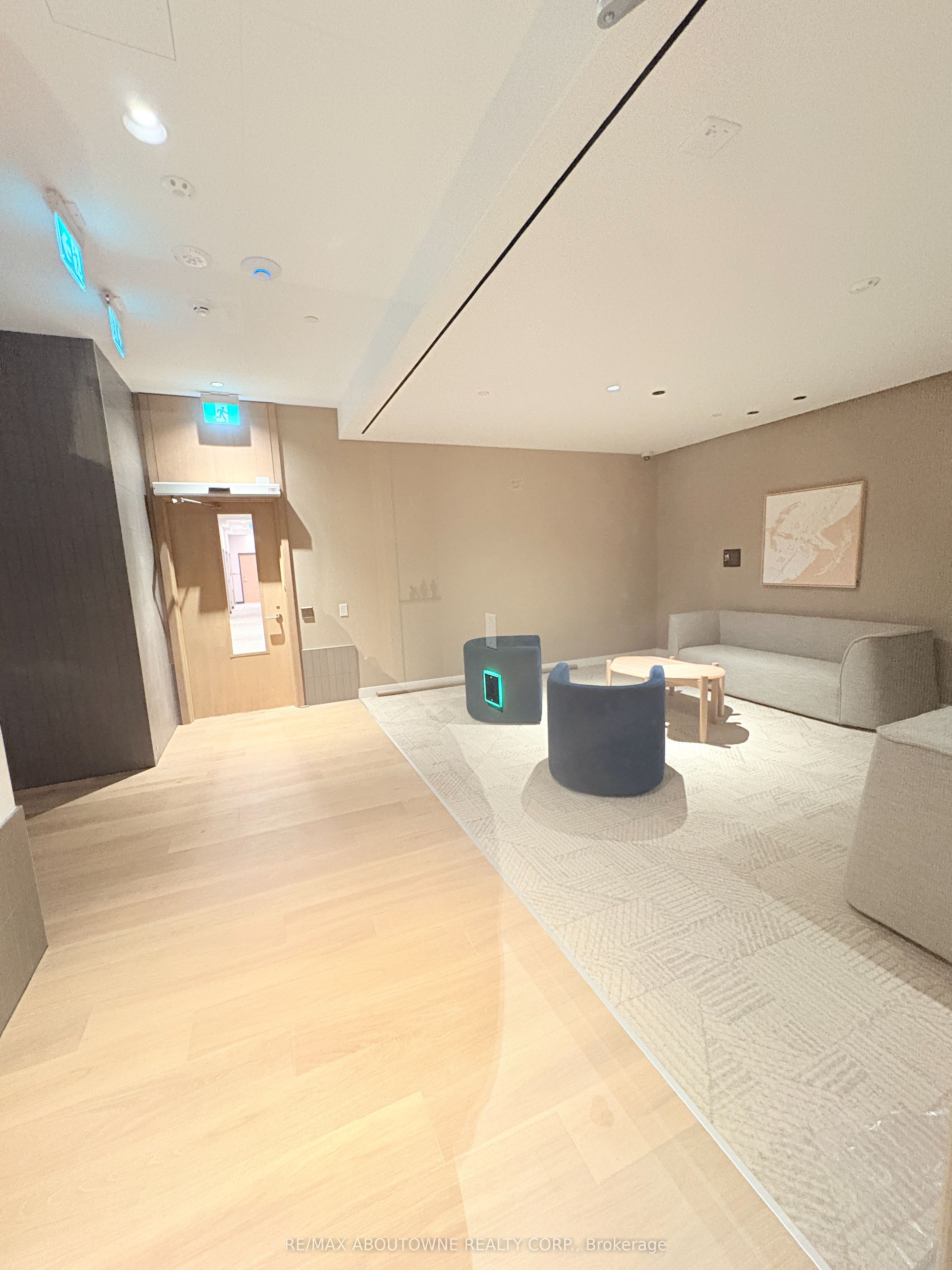 3401 – 395 Square One Drive, Mississauga ‣ W12627954 3401 – 395 Square One Drive, Mississauga ‣ W12627954