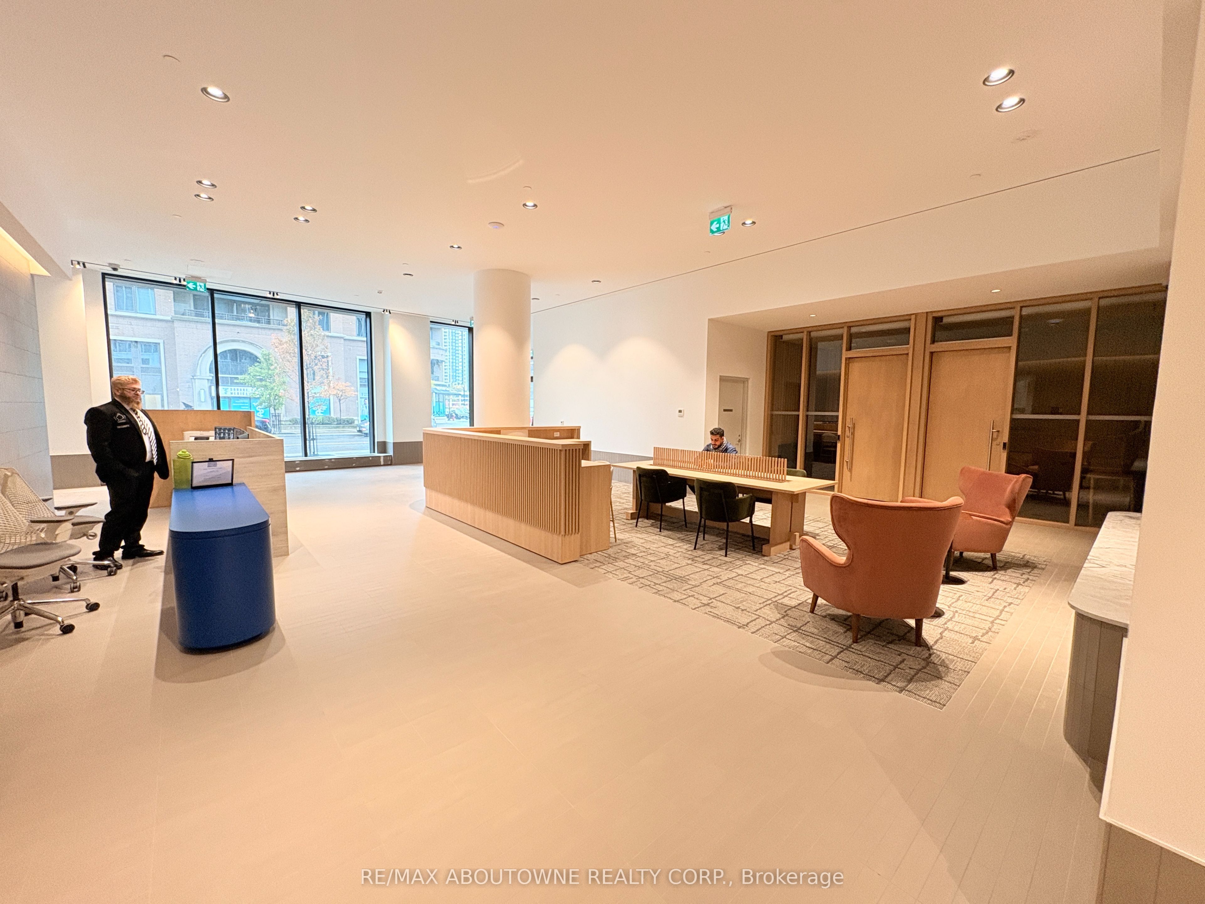 3401 – 395 Square One Drive, Mississauga ‣ W12627954 3401 – 395 Square One Drive, Mississauga ‣ W12627954