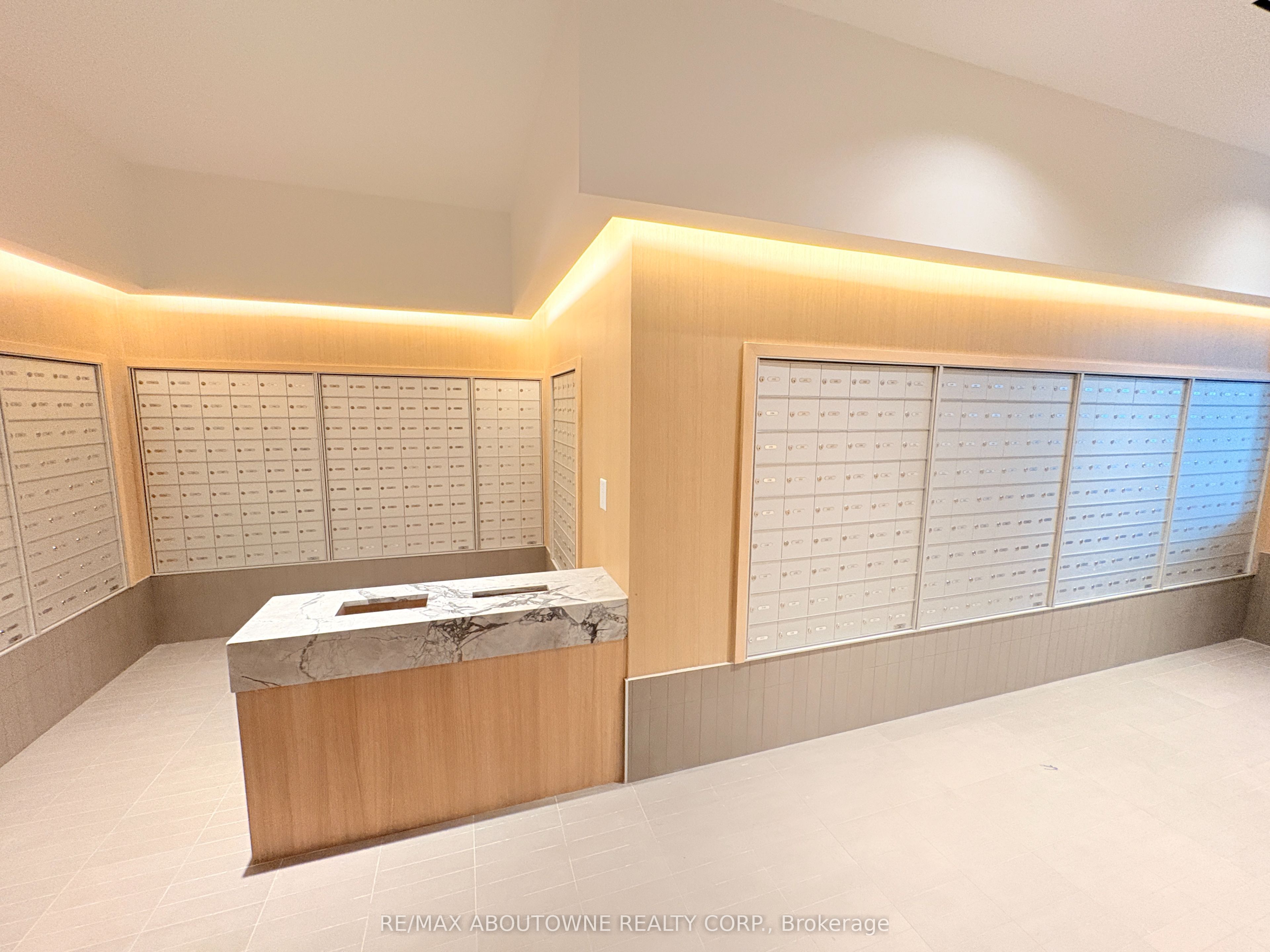 3401 – 395 Square One Drive, Mississauga ‣ W12627954 3401 – 395 Square One Drive, Mississauga ‣ W12627954