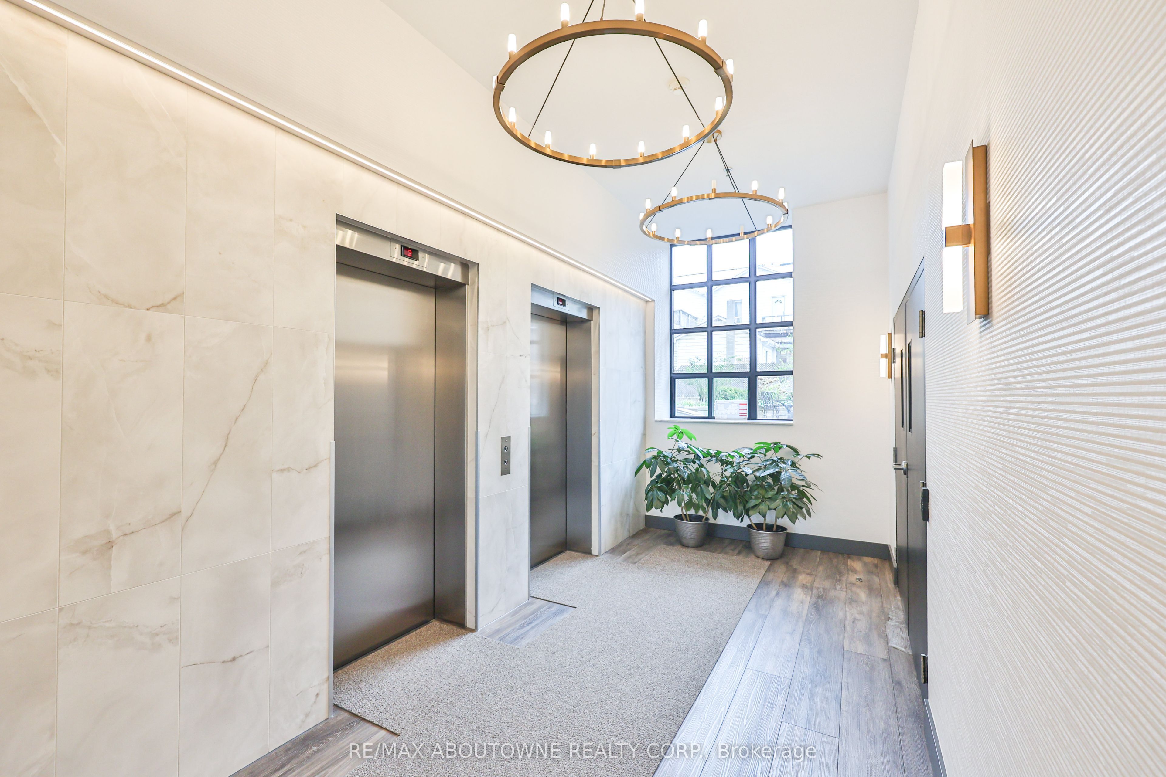 15 – 185 Robinson Street, Oakville ‣ W12629910 15 – 185 Robinson Street, Oakville ‣ W12629910