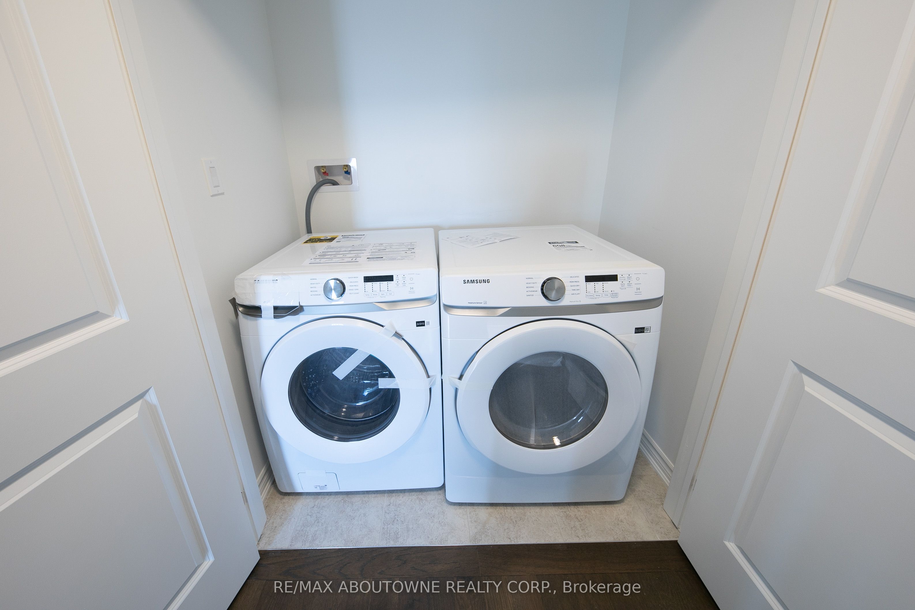 3028 Merrick Road, Oakville ‣ W12630952 3028 Merrick Road, Oakville ‣ W12630952