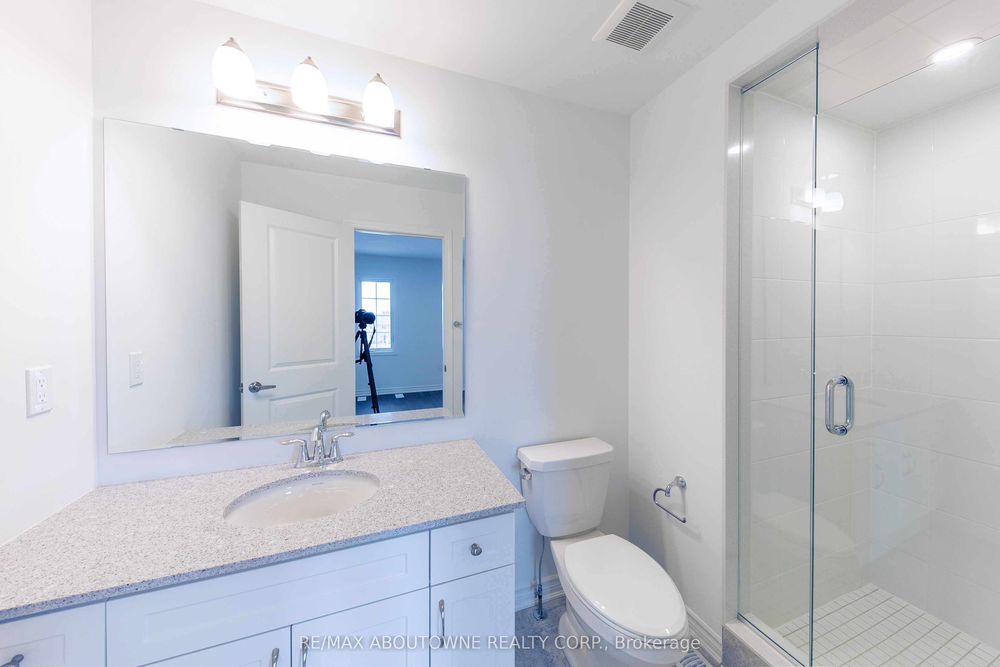 3028 Merrick Road, Oakville ‣ W12630952 3028 Merrick Road, Oakville ‣ W12630952