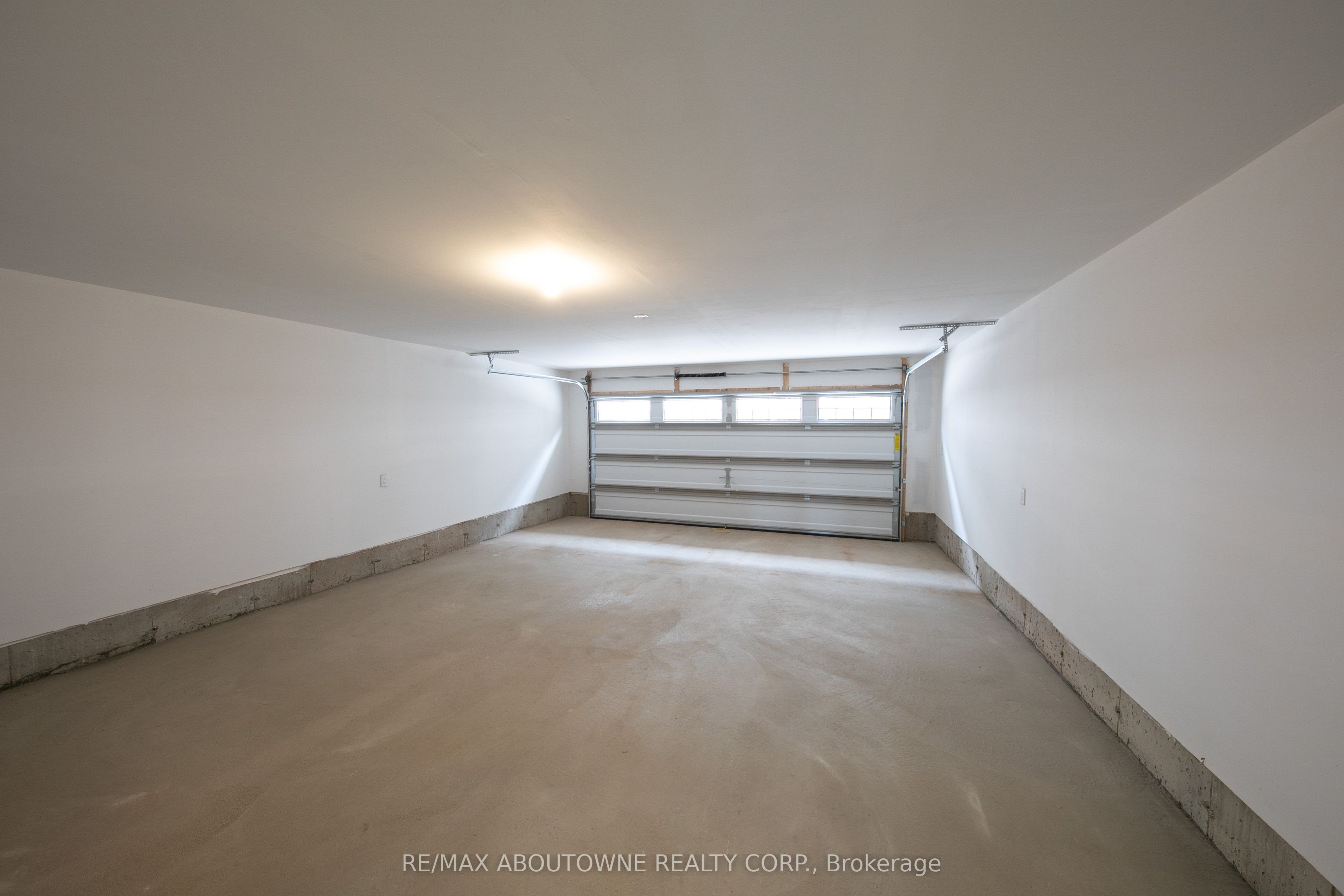 3028 Merrick Road, Oakville ‣ W12630952 3028 Merrick Road, Oakville ‣ W12630952