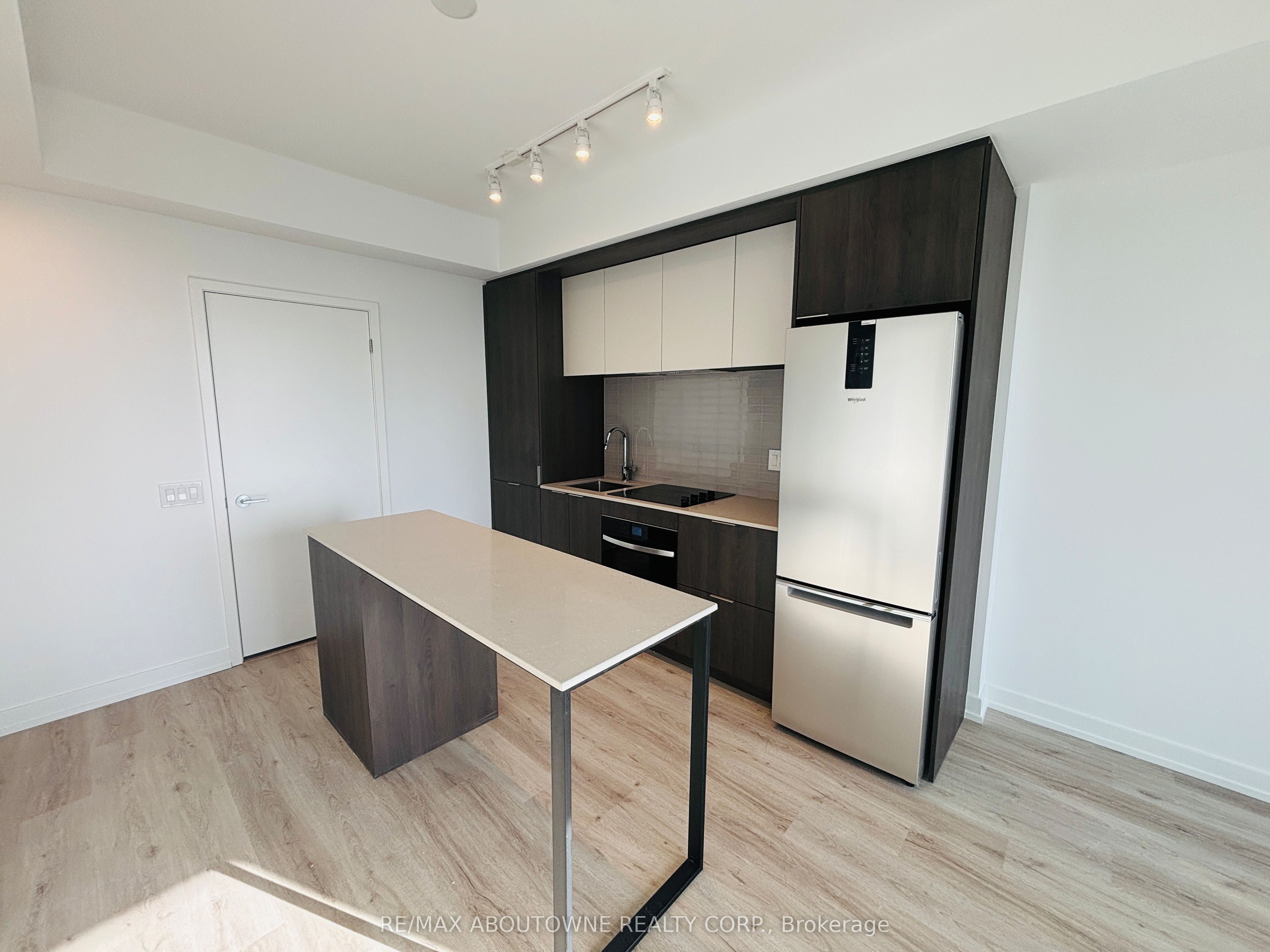 3709 – 395 Square One Drive, Mississauga ‣ W12631270 3709 – 395 Square One Drive, Mississauga ‣ W12631270