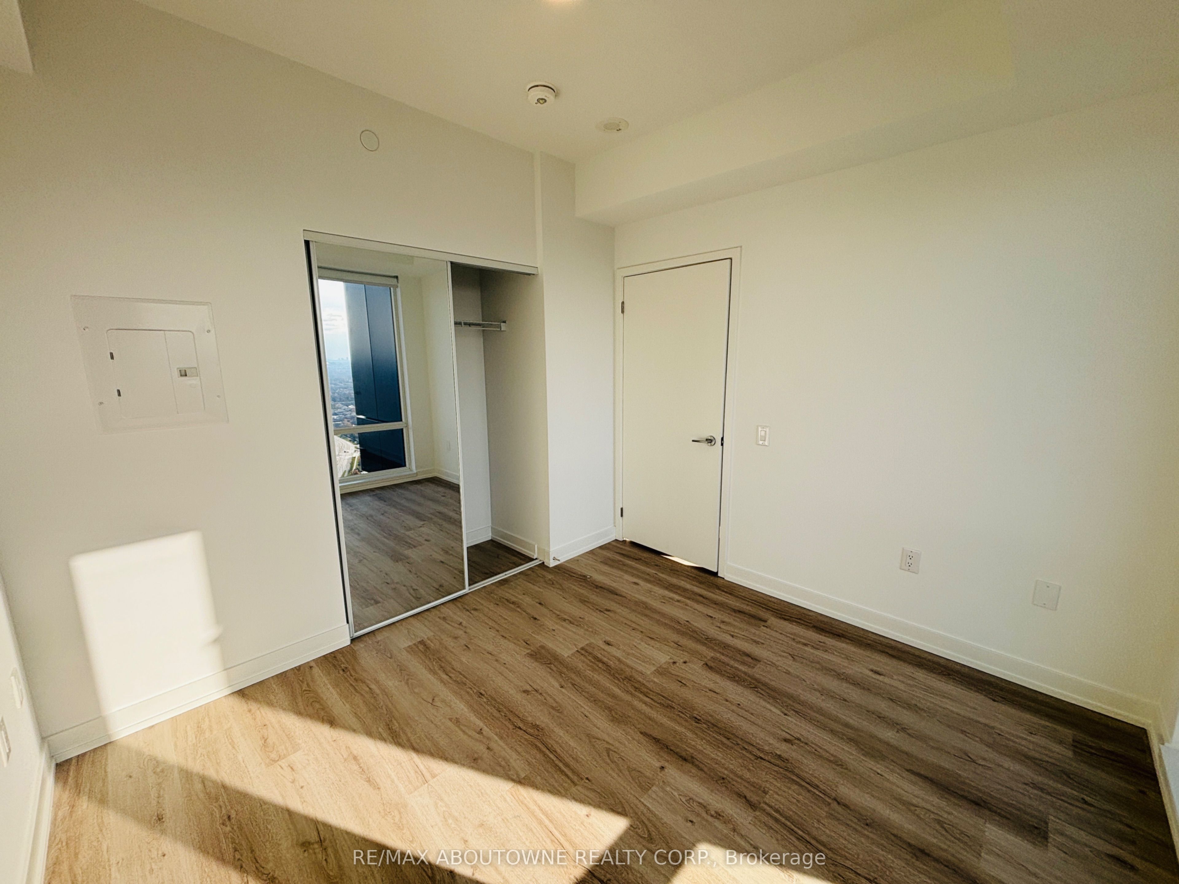 3709 – 395 Square One Drive, Mississauga ‣ W12631270 3709 – 395 Square One Drive, Mississauga ‣ W12631270