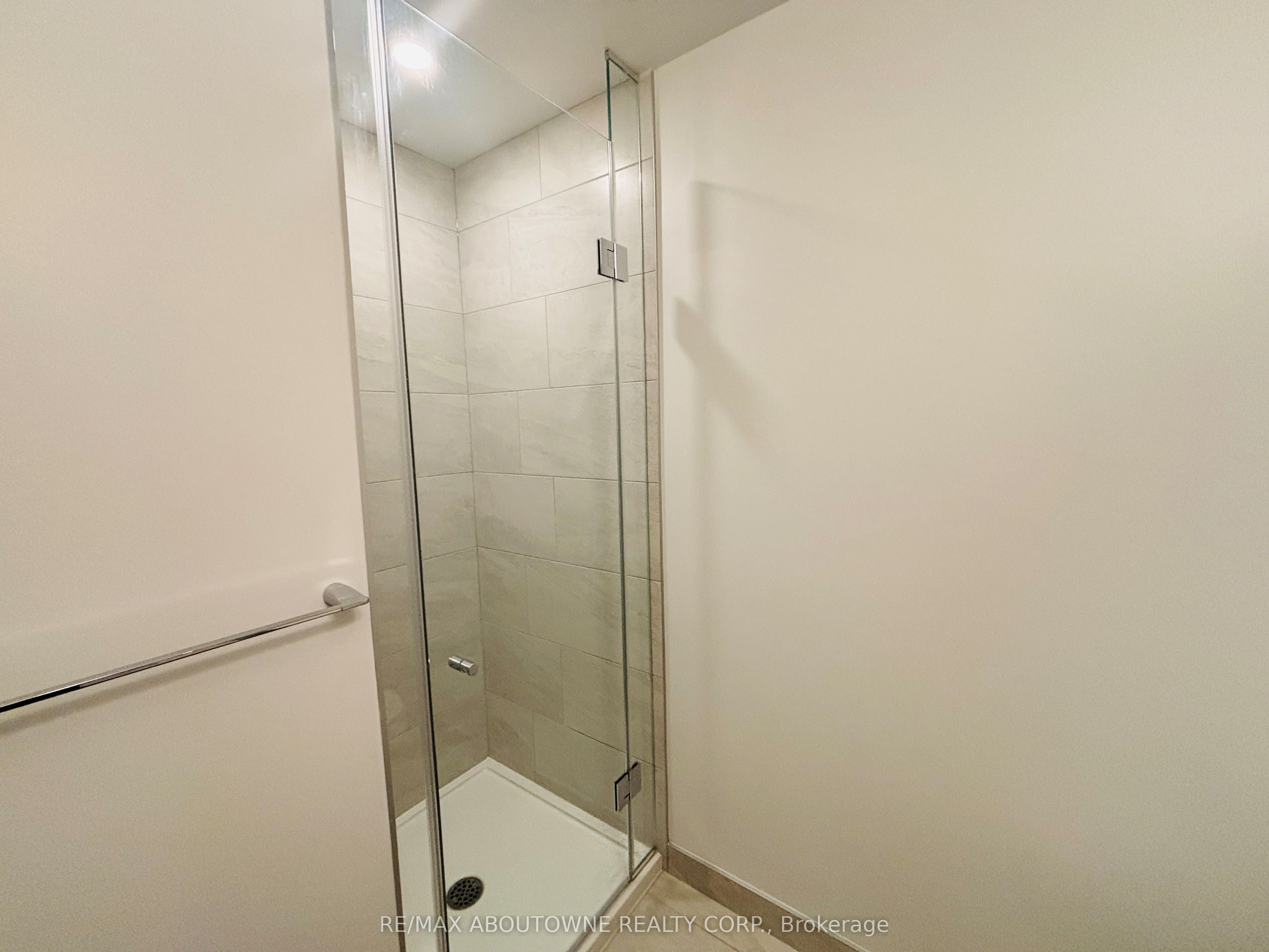 3709 – 395 Square One Drive, Mississauga ‣ W12631270 3709 – 395 Square One Drive, Mississauga ‣ W12631270