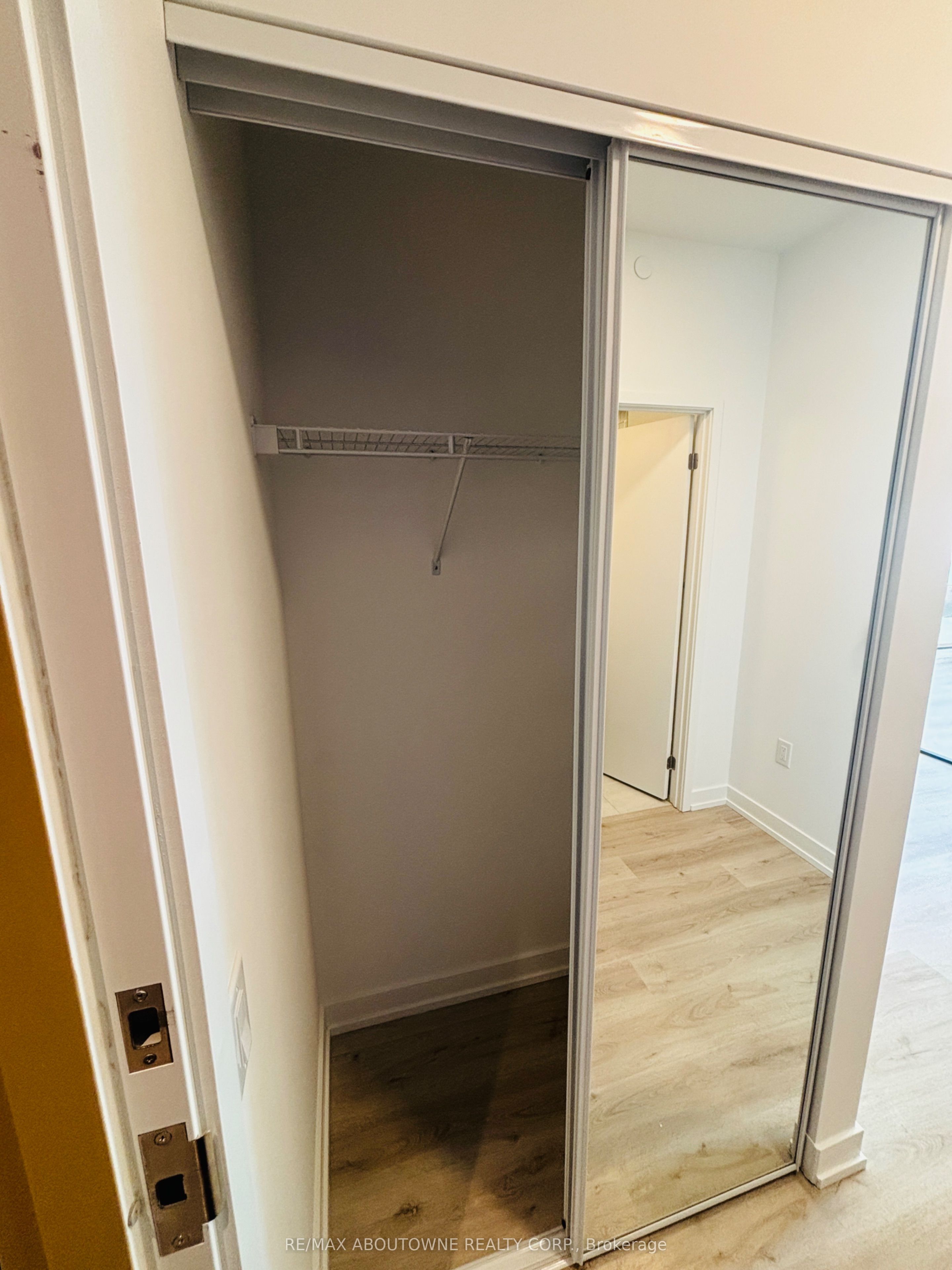 3709 – 395 Square One Drive, Mississauga ‣ W12631270 3709 – 395 Square One Drive, Mississauga ‣ W12631270