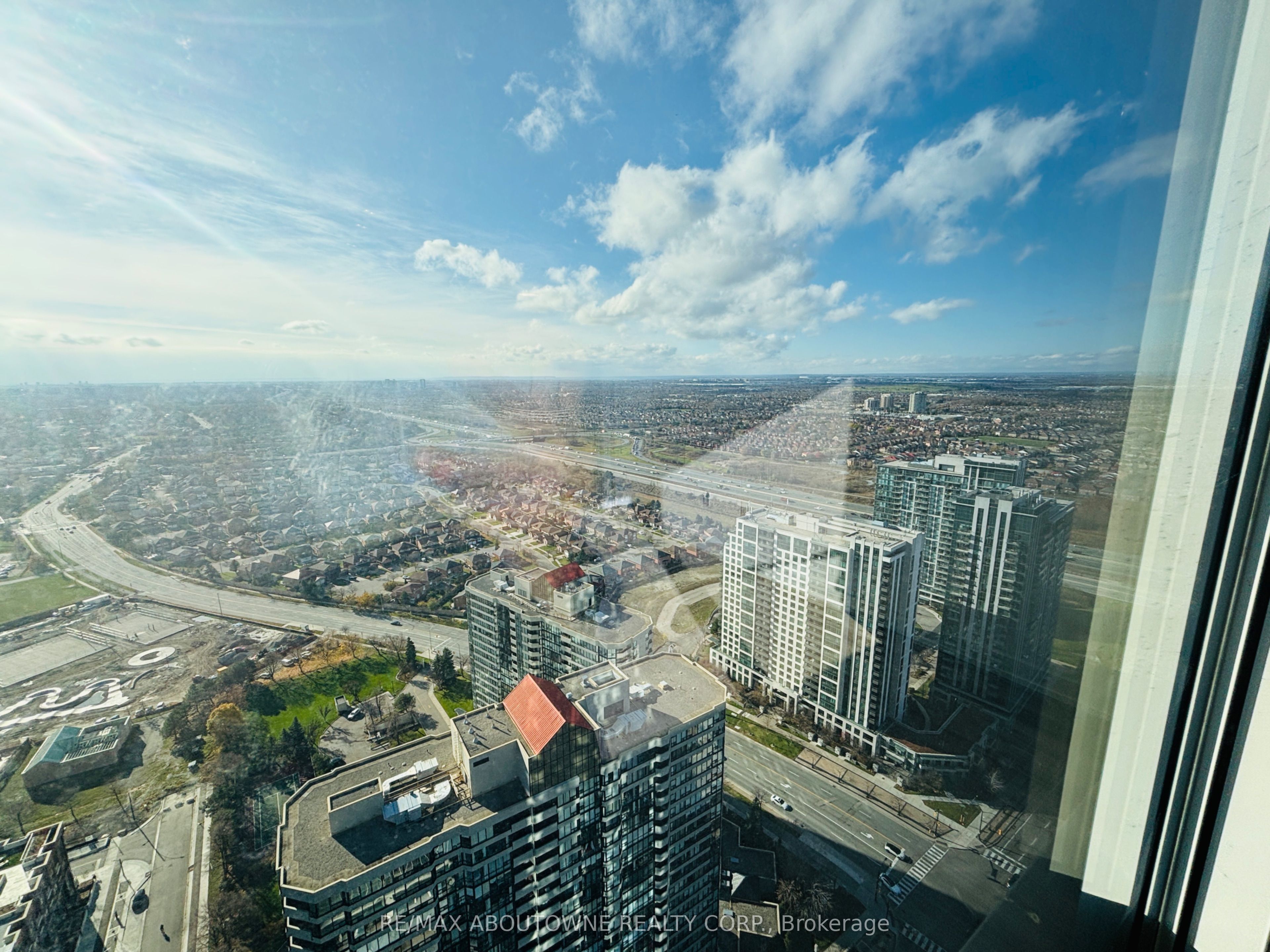 3709 – 395 Square One Drive, Mississauga ‣ W12631270 3709 – 395 Square One Drive, Mississauga ‣ W12631270