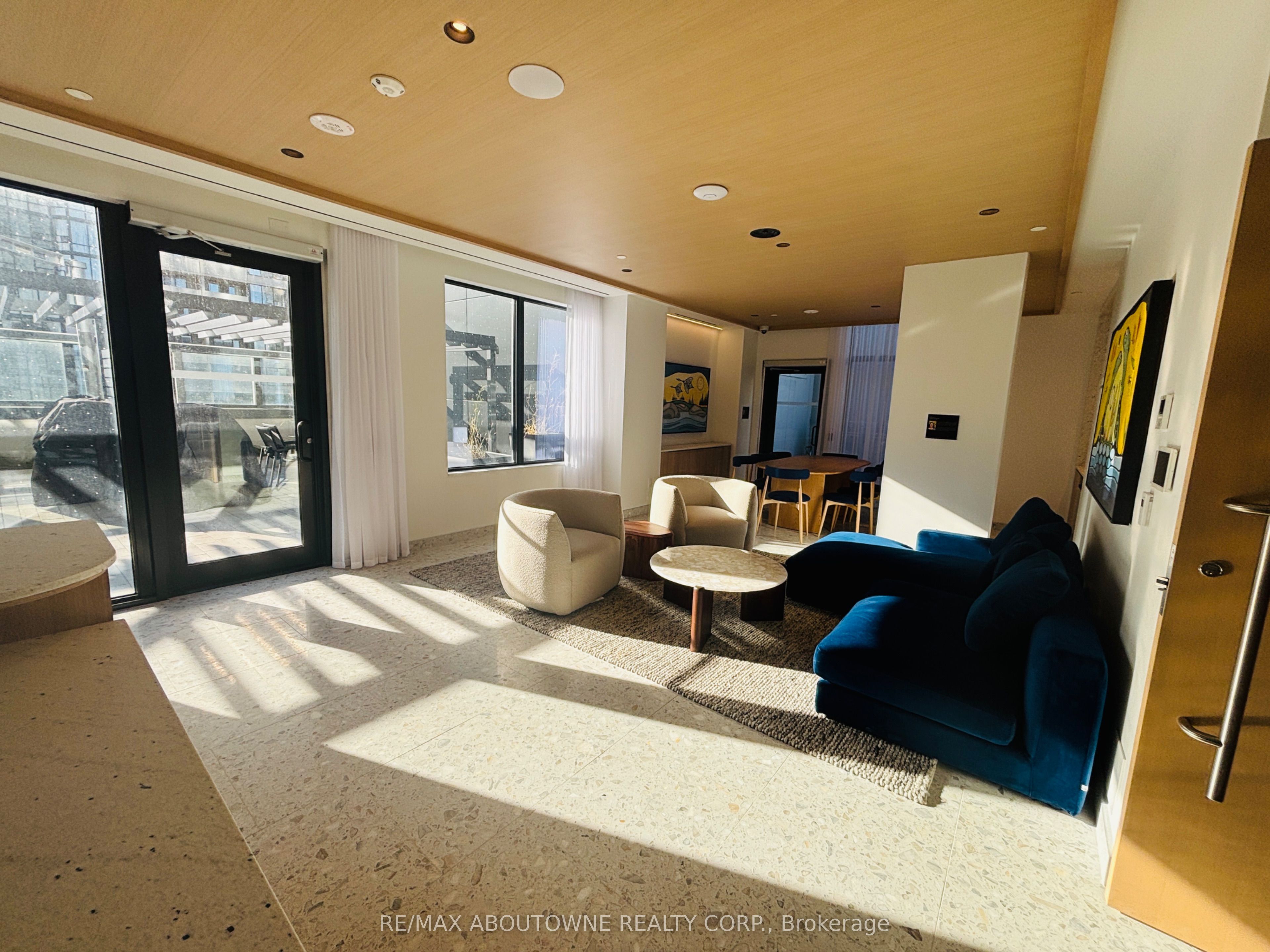 3709 – 395 Square One Drive, Mississauga ‣ W12631270 3709 – 395 Square One Drive, Mississauga ‣ W12631270