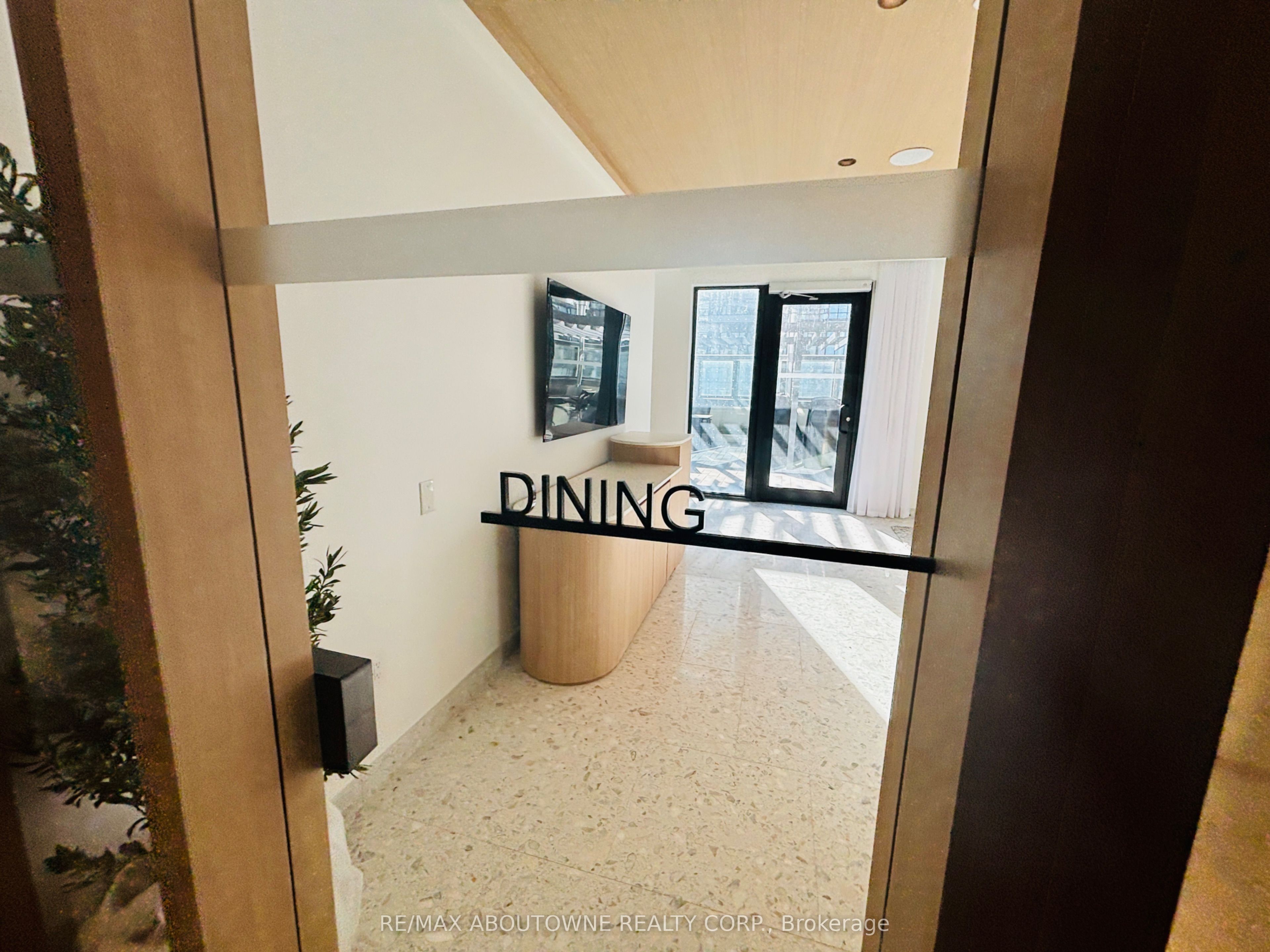 3709 – 395 Square One Drive, Mississauga ‣ W12631270 3709 – 395 Square One Drive, Mississauga ‣ W12631270