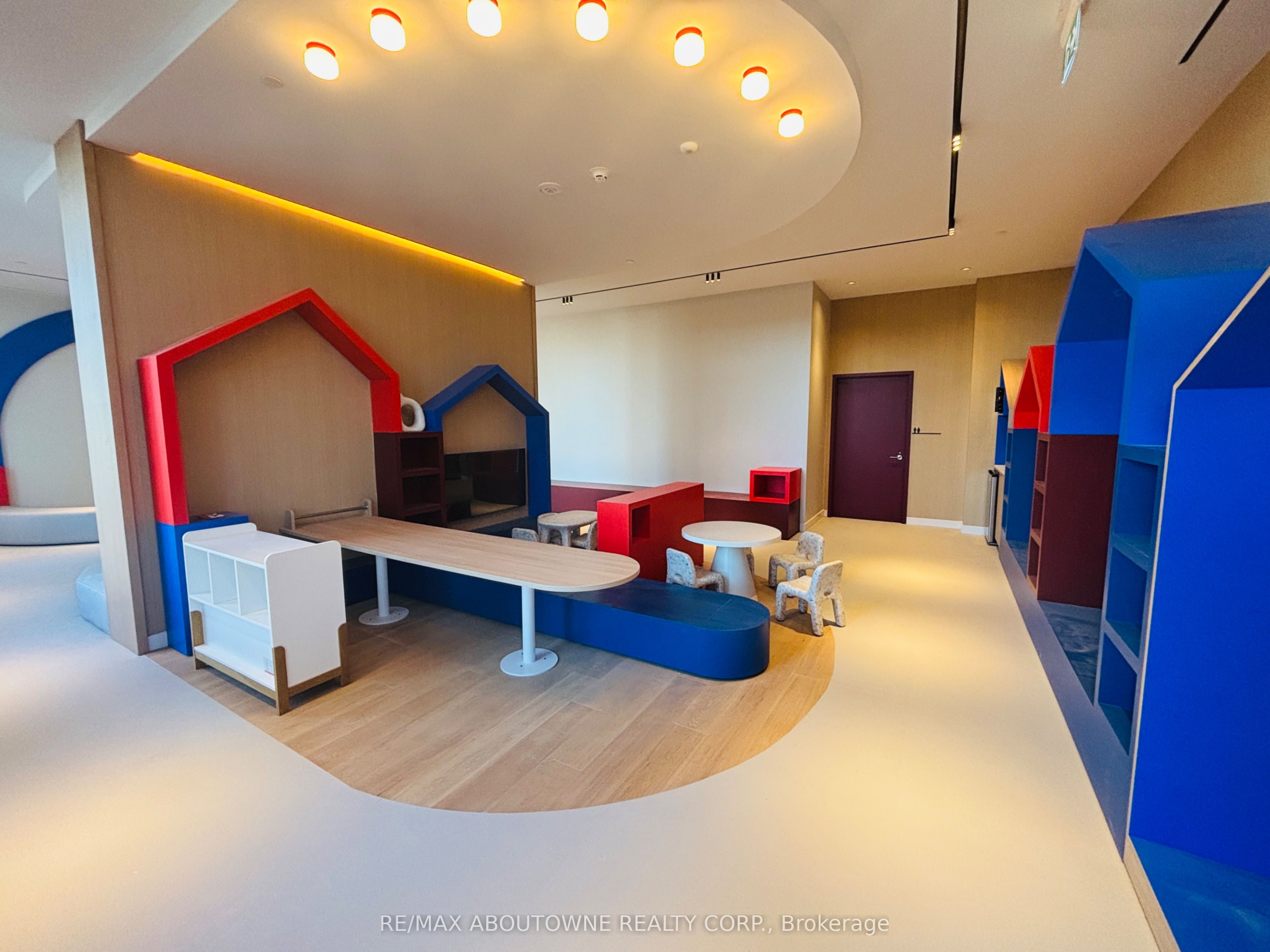 3709 – 395 Square One Drive, Mississauga ‣ W12631270 3709 – 395 Square One Drive, Mississauga ‣ W12631270