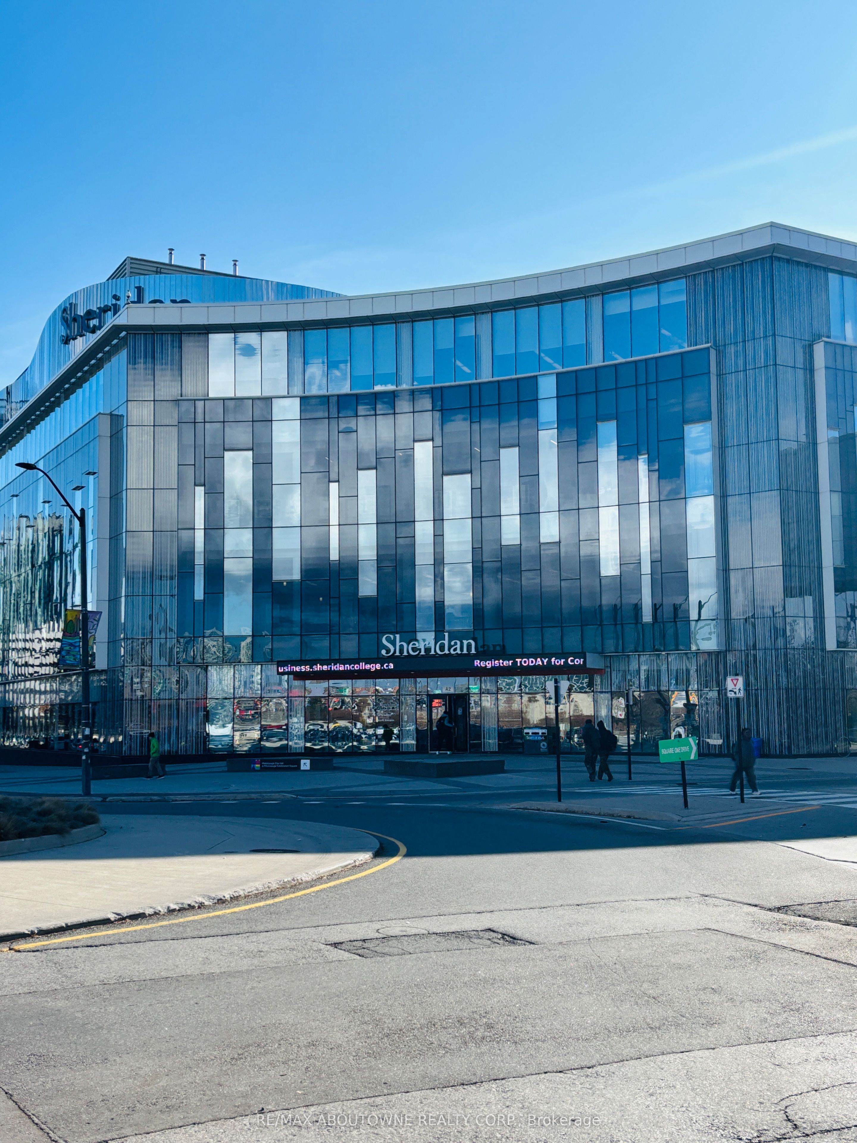 3709 – 395 Square One Drive, Mississauga ‣ W12631270 3709 – 395 Square One Drive, Mississauga ‣ W12631270