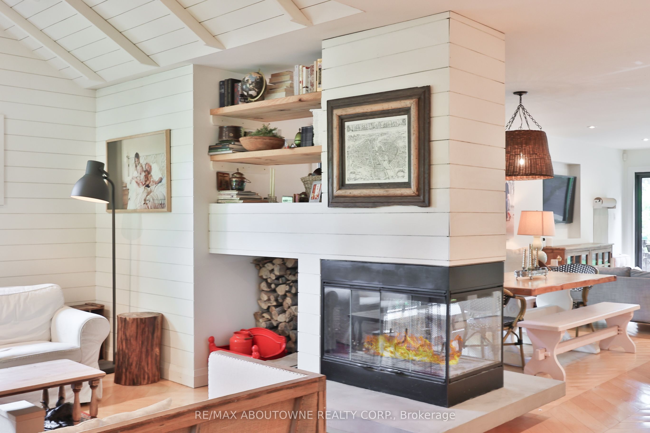 52 Kerr Street, Oakville ‣ W12633368 52 Kerr Street, Oakville ‣ W12633368