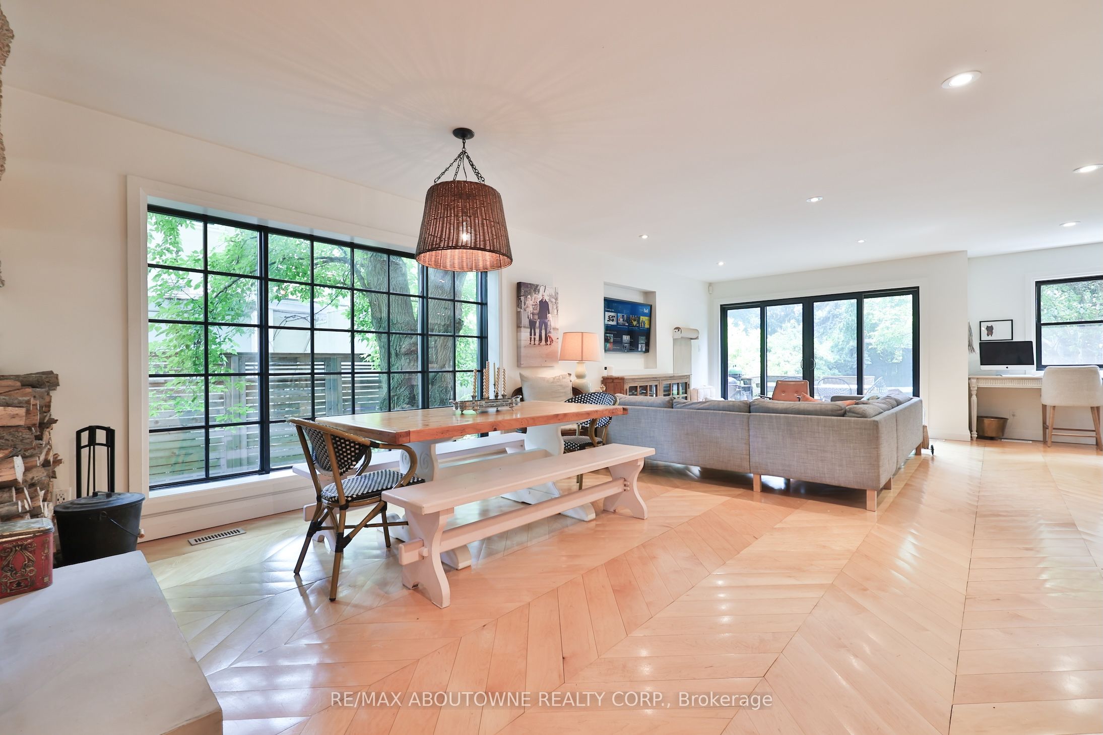 52 Kerr Street, Oakville ‣ W12633368 52 Kerr Street, Oakville ‣ W12633368