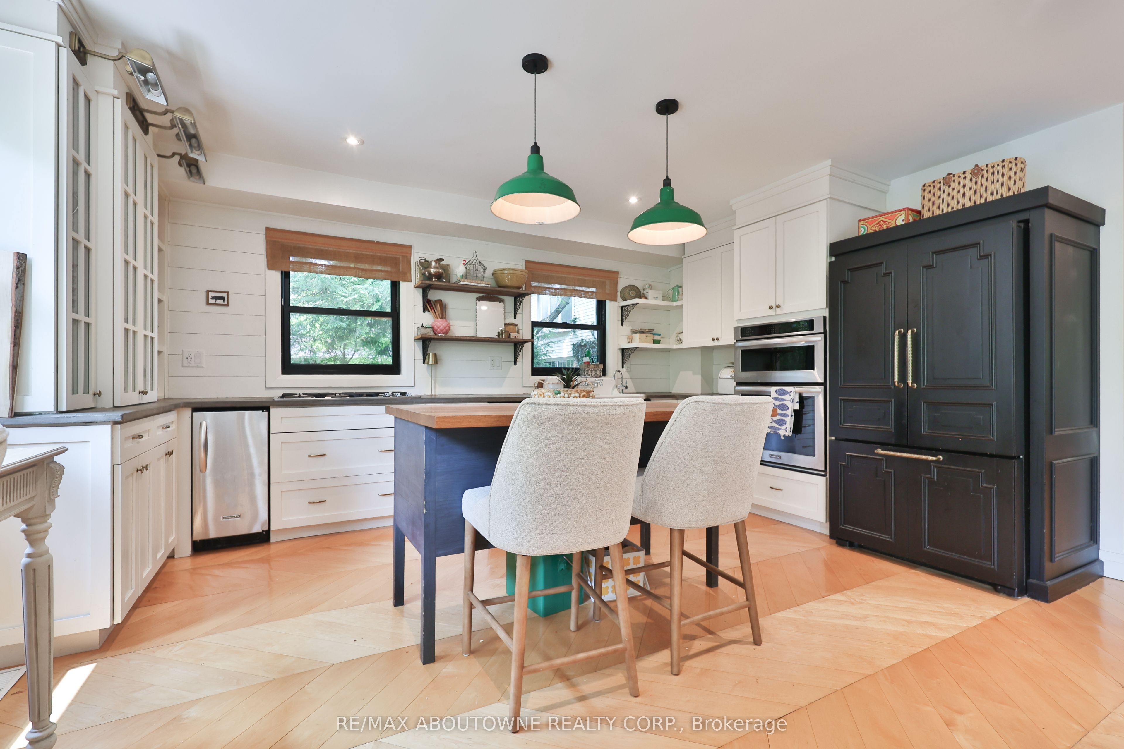 52 Kerr Street, Oakville ‣ W12633368 52 Kerr Street, Oakville ‣ W12633368