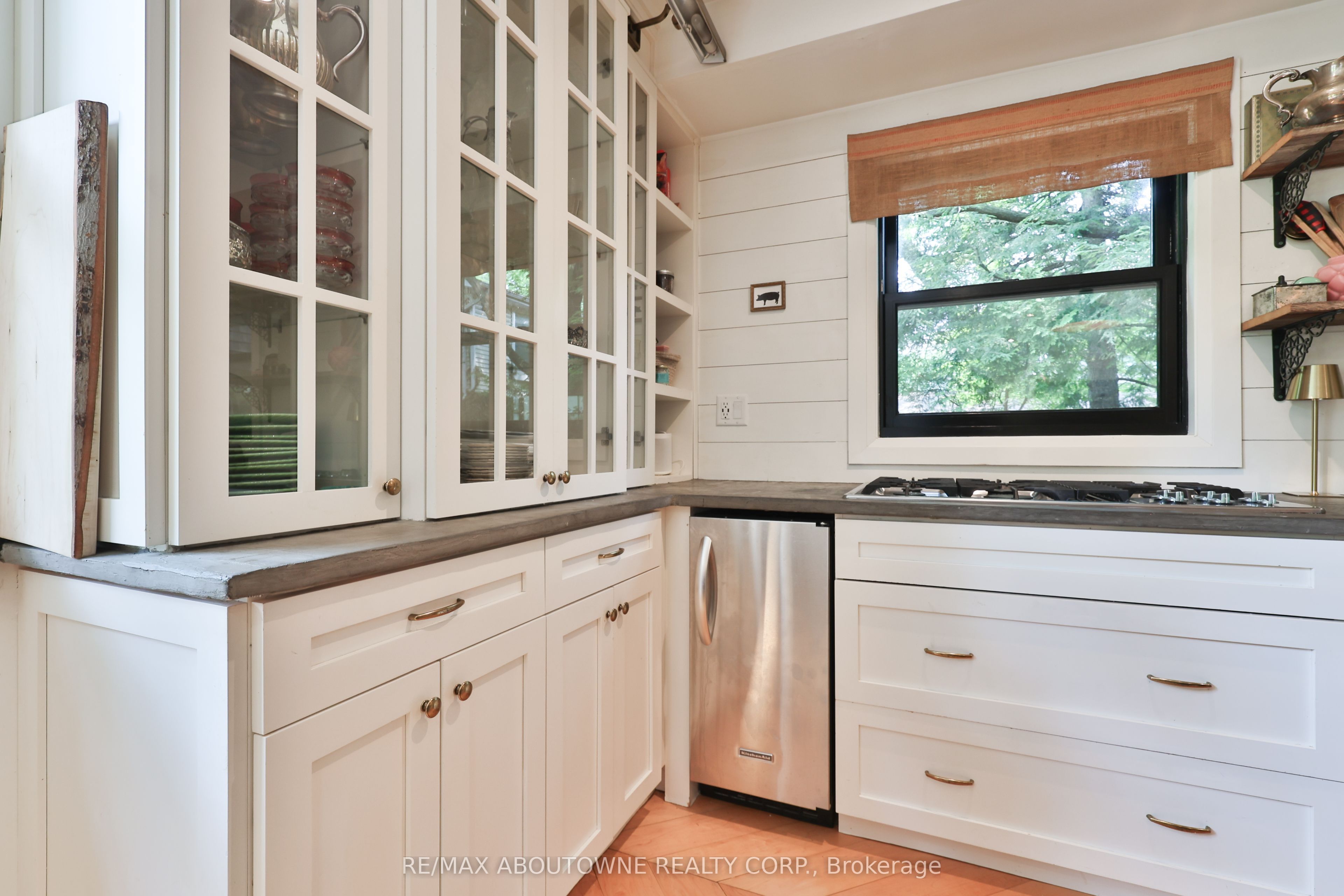 52 Kerr Street, Oakville ‣ W12633368 52 Kerr Street, Oakville ‣ W12633368