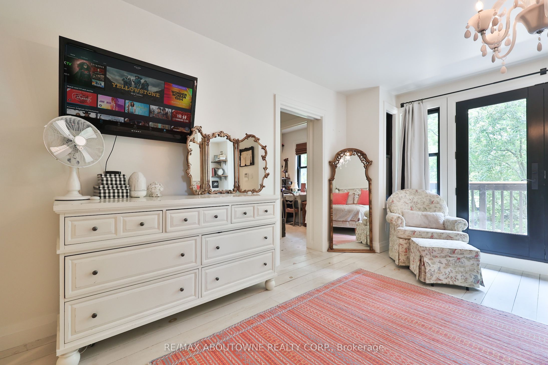 52 Kerr Street, Oakville ‣ W12633368 52 Kerr Street, Oakville ‣ W12633368