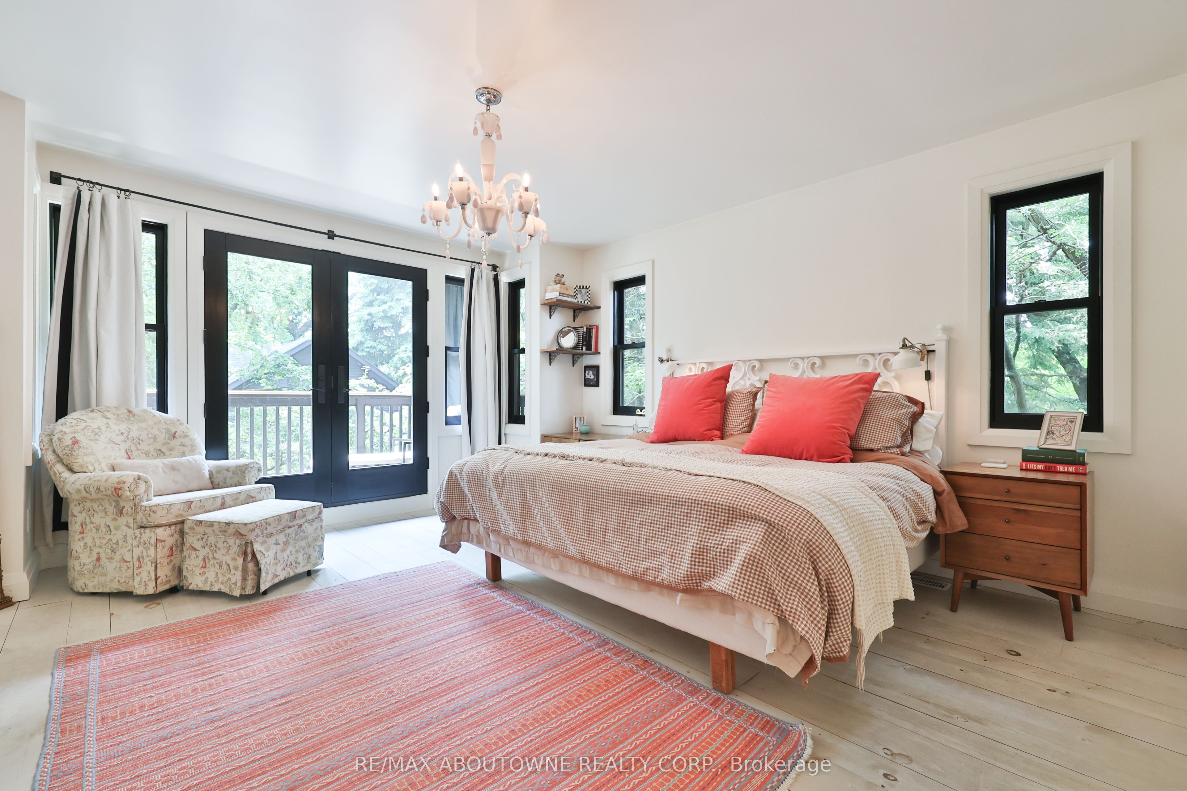 52 Kerr Street, Oakville ‣ W12633368 52 Kerr Street, Oakville ‣ W12633368