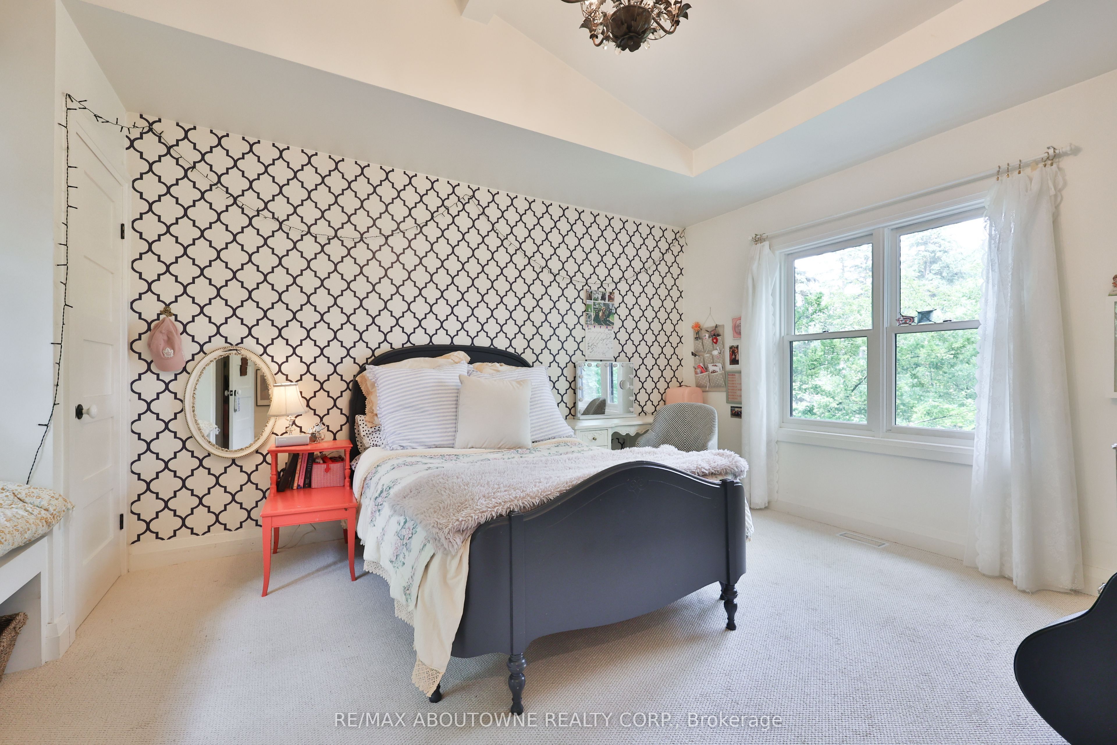 52 Kerr Street, Oakville ‣ W12633368 52 Kerr Street, Oakville ‣ W12633368