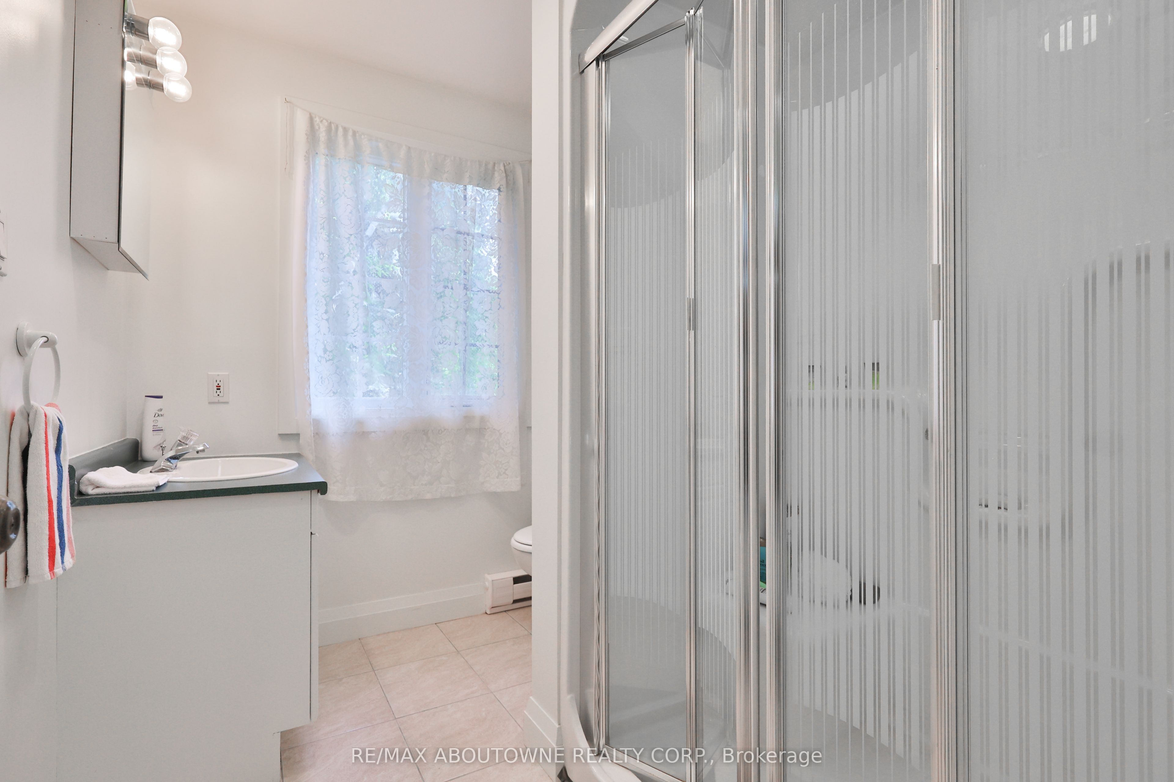 52 Kerr Street, Oakville ‣ W12633368 52 Kerr Street, Oakville ‣ W12633368