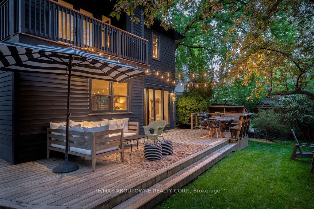 52 Kerr Street, Oakville ‣ W12633368 52 Kerr Street, Oakville ‣ W12633368