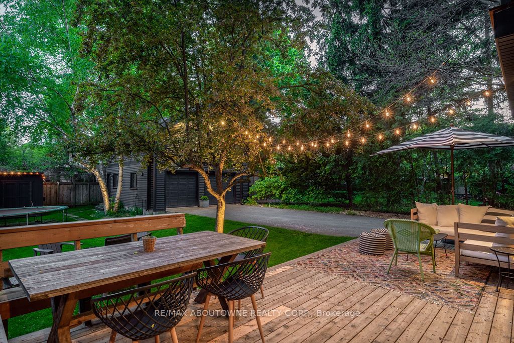 52 Kerr Street, Oakville ‣ W12633368 52 Kerr Street, Oakville ‣ W12633368