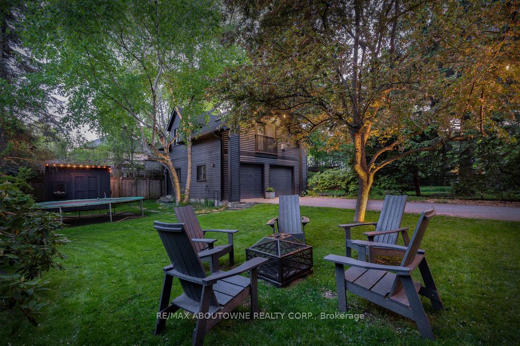 52 Kerr Street, Oakville ‣ W12633368 52 Kerr Street, Oakville ‣ W12633368