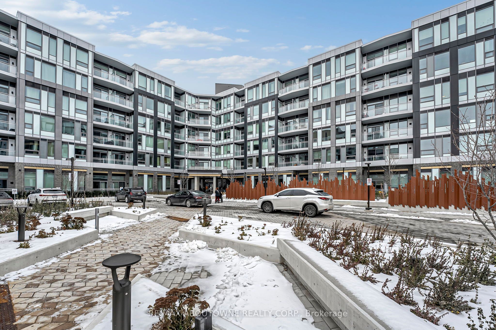 23 – 2501 Saw Whet Boulevard, Oakville
