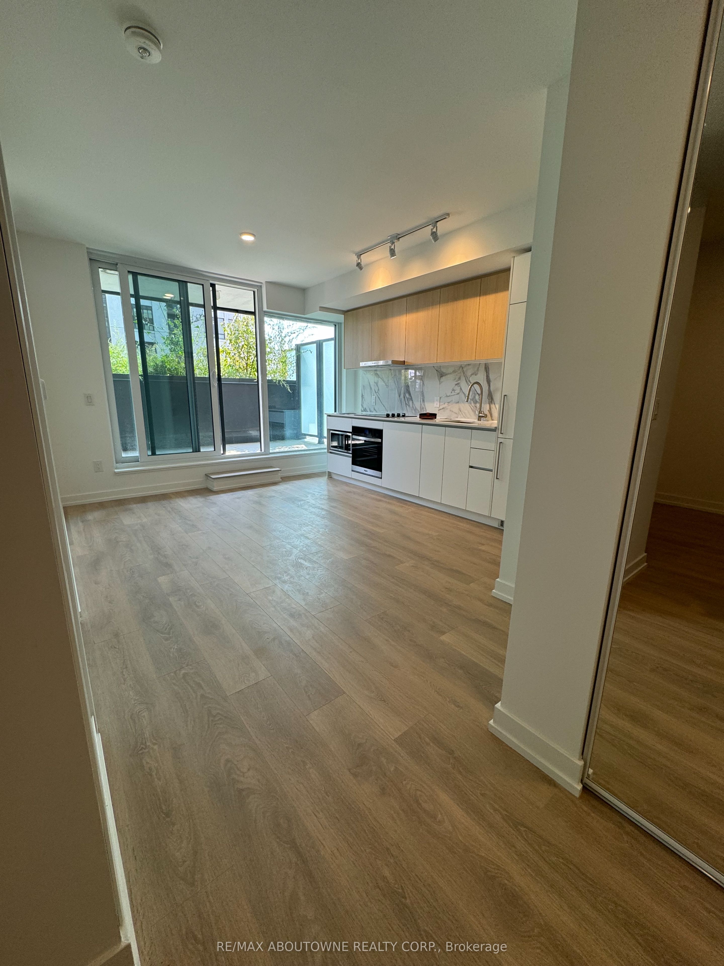 11 – 1100 Sheppard Avenue, Toronto W05 ‣ W12649924 11 – 1100 Sheppard Avenue, Toronto W05 ‣ W12649924