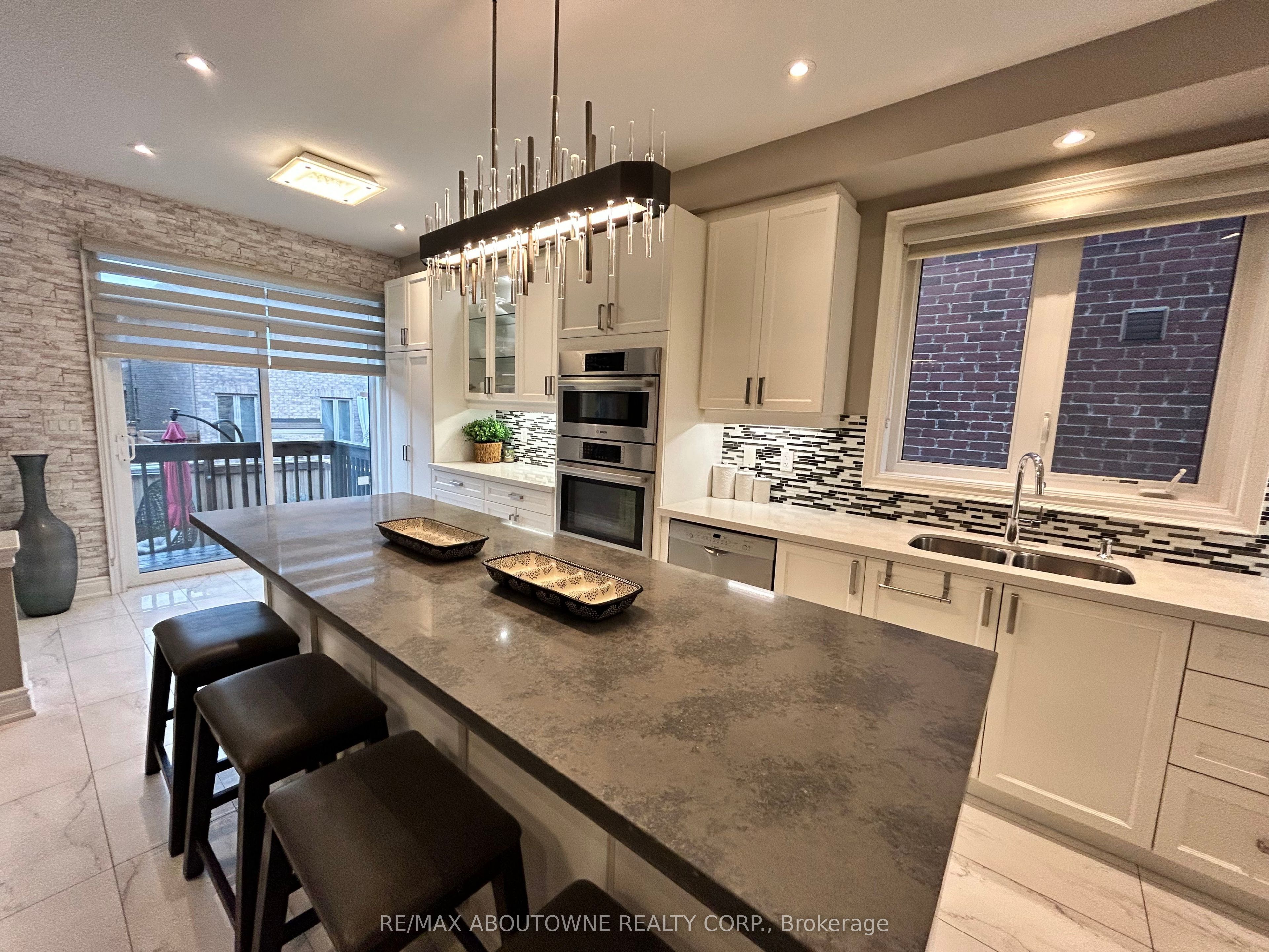 371 Hincks Drive, Milton ‣ W12653910 371 Hincks Drive, Milton ‣ W12653910