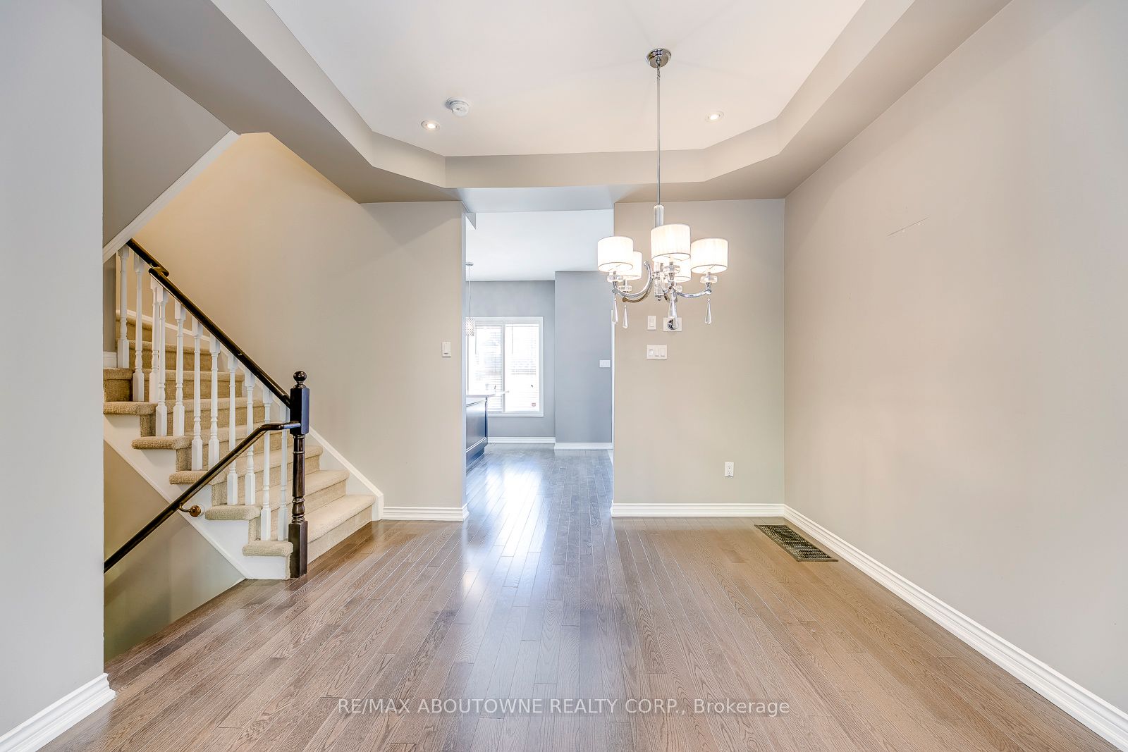 186 GATWICK Drive, Oakville ‣ W12656494 186 GATWICK Drive, Oakville ‣ W12656494