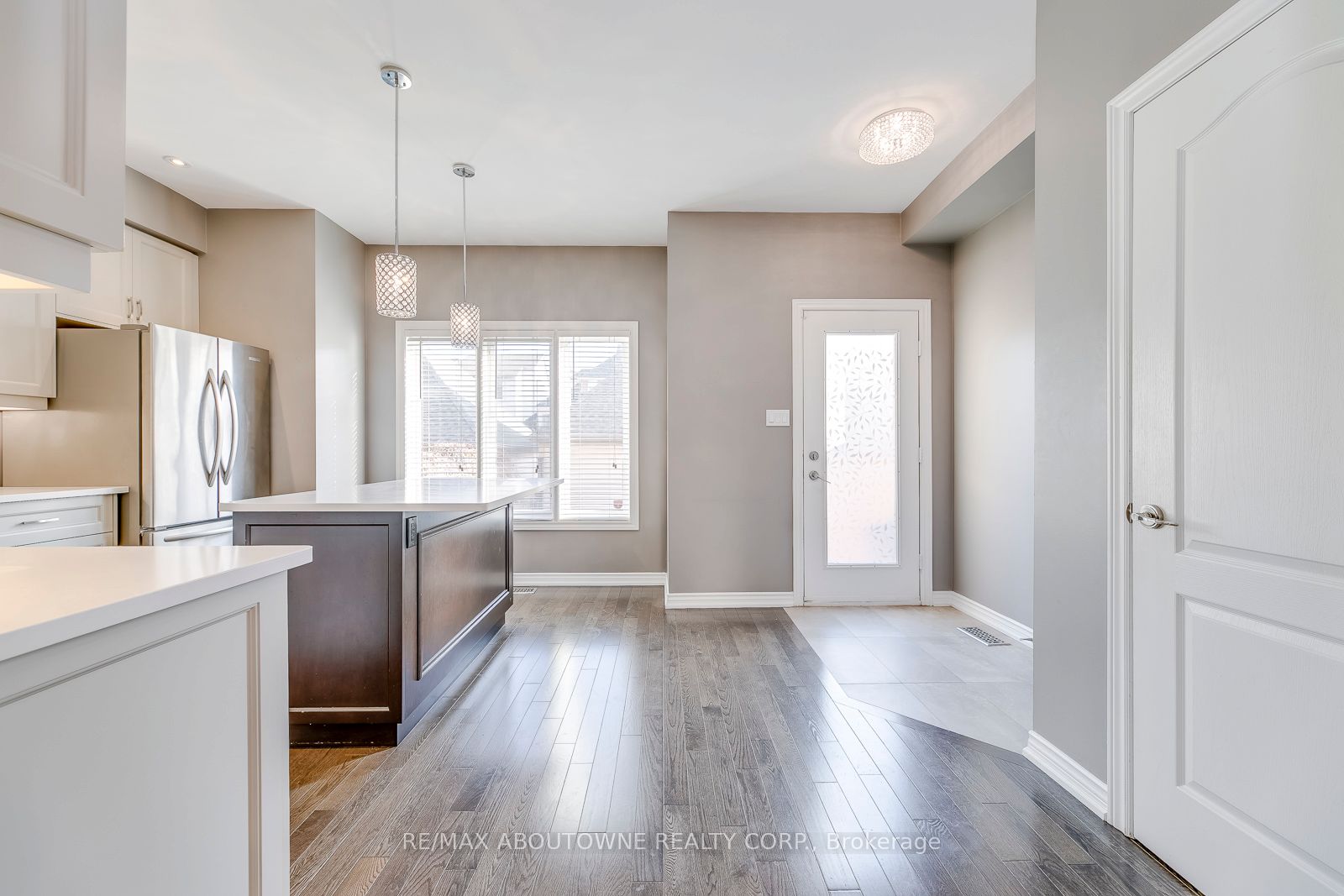 186 GATWICK Drive, Oakville ‣ W12656494 186 GATWICK Drive, Oakville ‣ W12656494