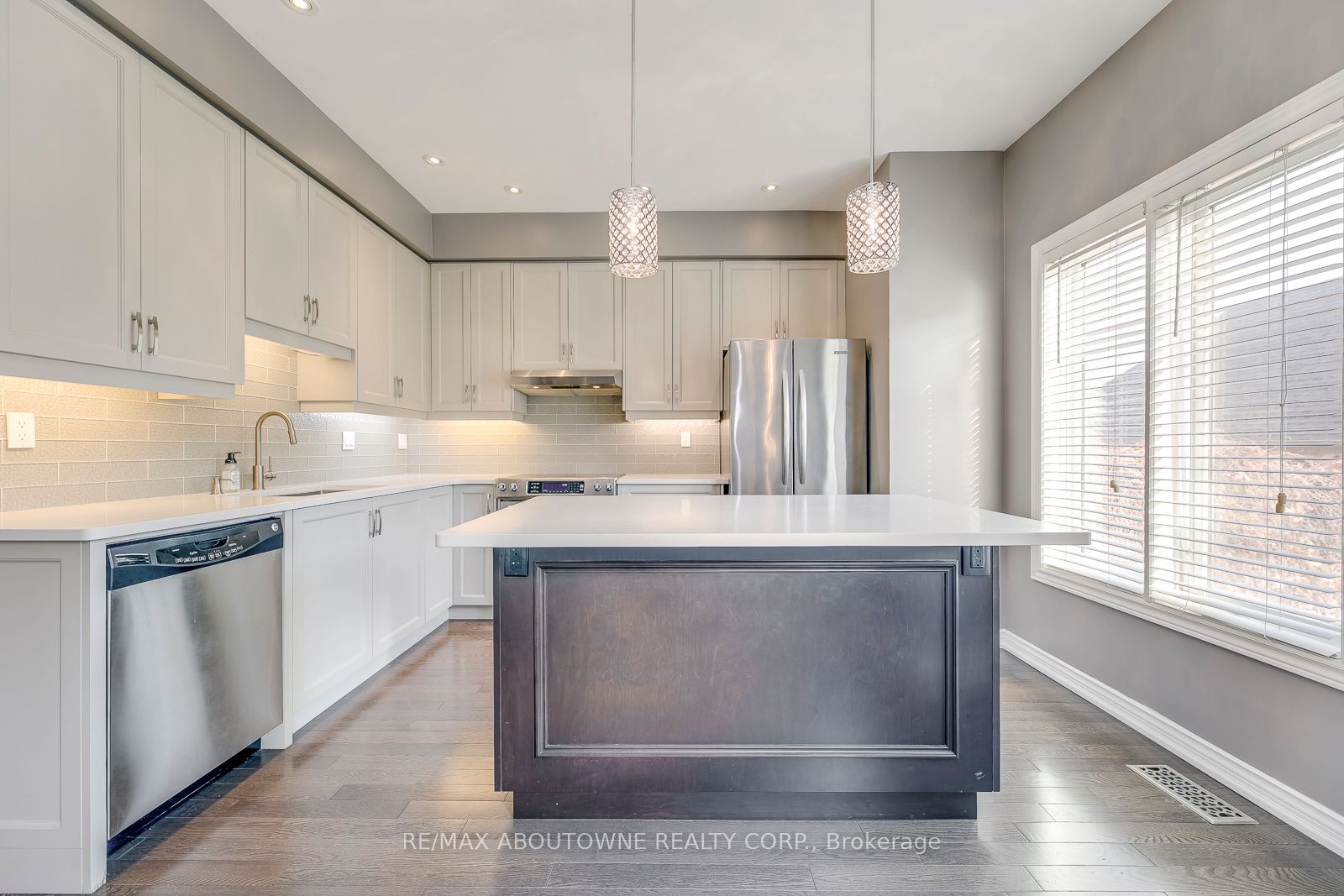 186 GATWICK Drive, Oakville ‣ W12656494 186 GATWICK Drive, Oakville ‣ W12656494