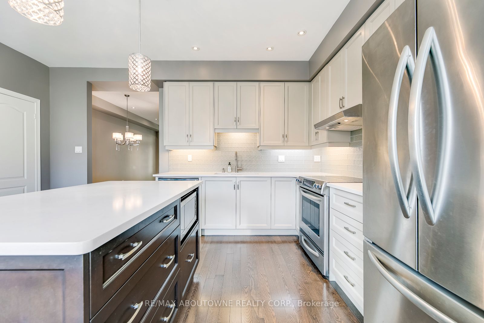 186 GATWICK Drive, Oakville ‣ W12656494 186 GATWICK Drive, Oakville ‣ W12656494