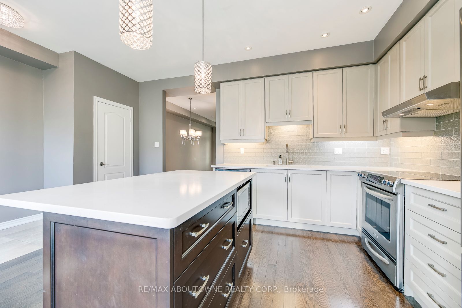 186 GATWICK Drive, Oakville ‣ W12656494 186 GATWICK Drive, Oakville ‣ W12656494