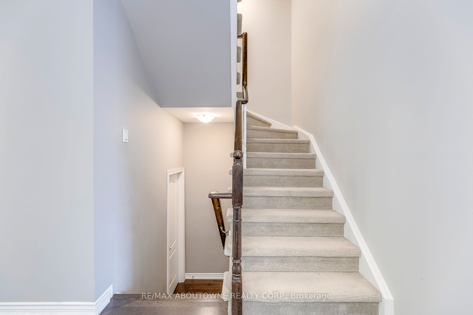 186 GATWICK Drive, Oakville ‣ W12656494 186 GATWICK Drive, Oakville ‣ W12656494