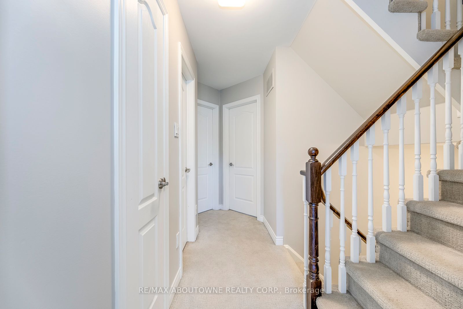 186 GATWICK Drive, Oakville ‣ W12656494 186 GATWICK Drive, Oakville ‣ W12656494