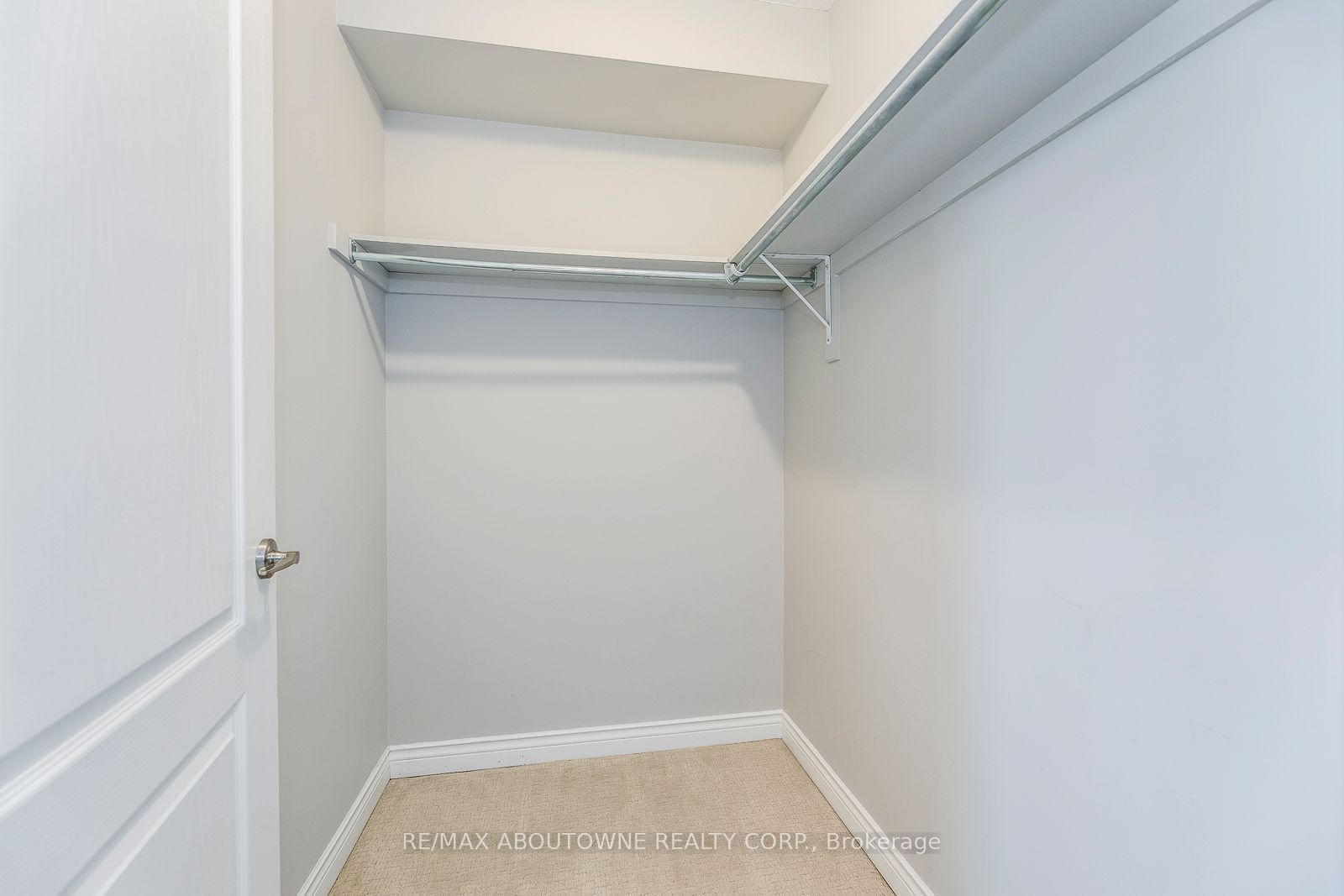 186 GATWICK Drive, Oakville ‣ W12656494 186 GATWICK Drive, Oakville ‣ W12656494