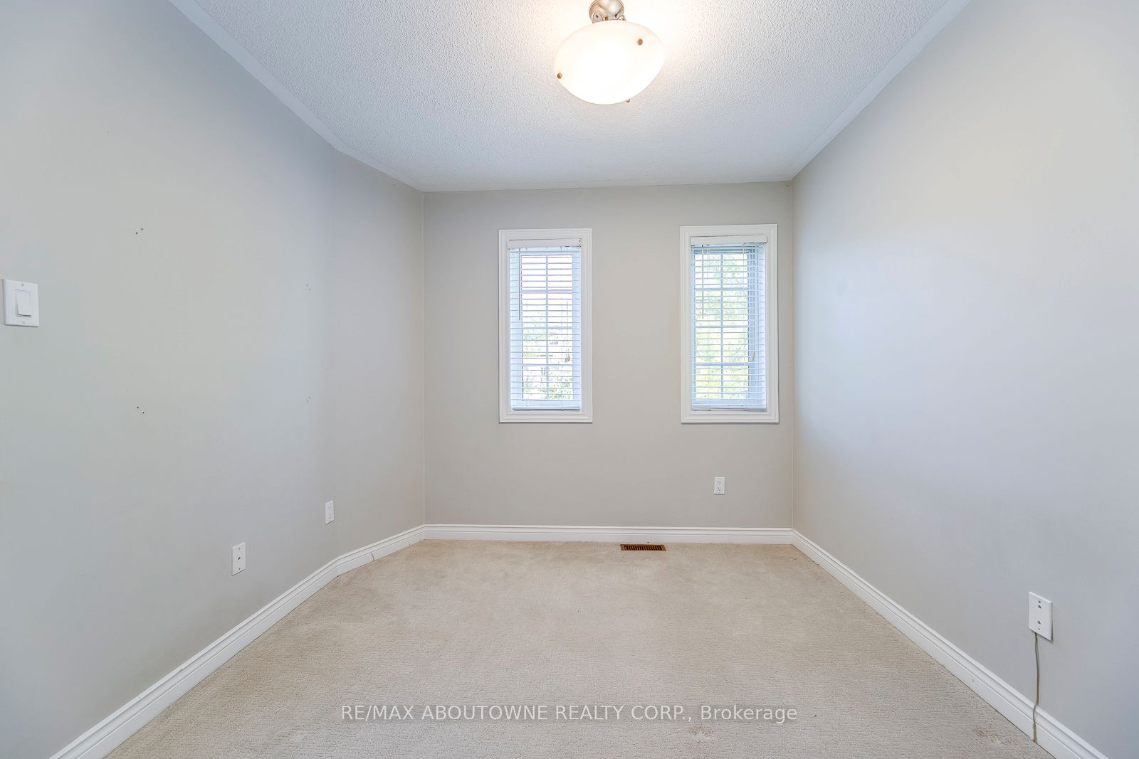 186 GATWICK Drive, Oakville ‣ W12656494 186 GATWICK Drive, Oakville ‣ W12656494