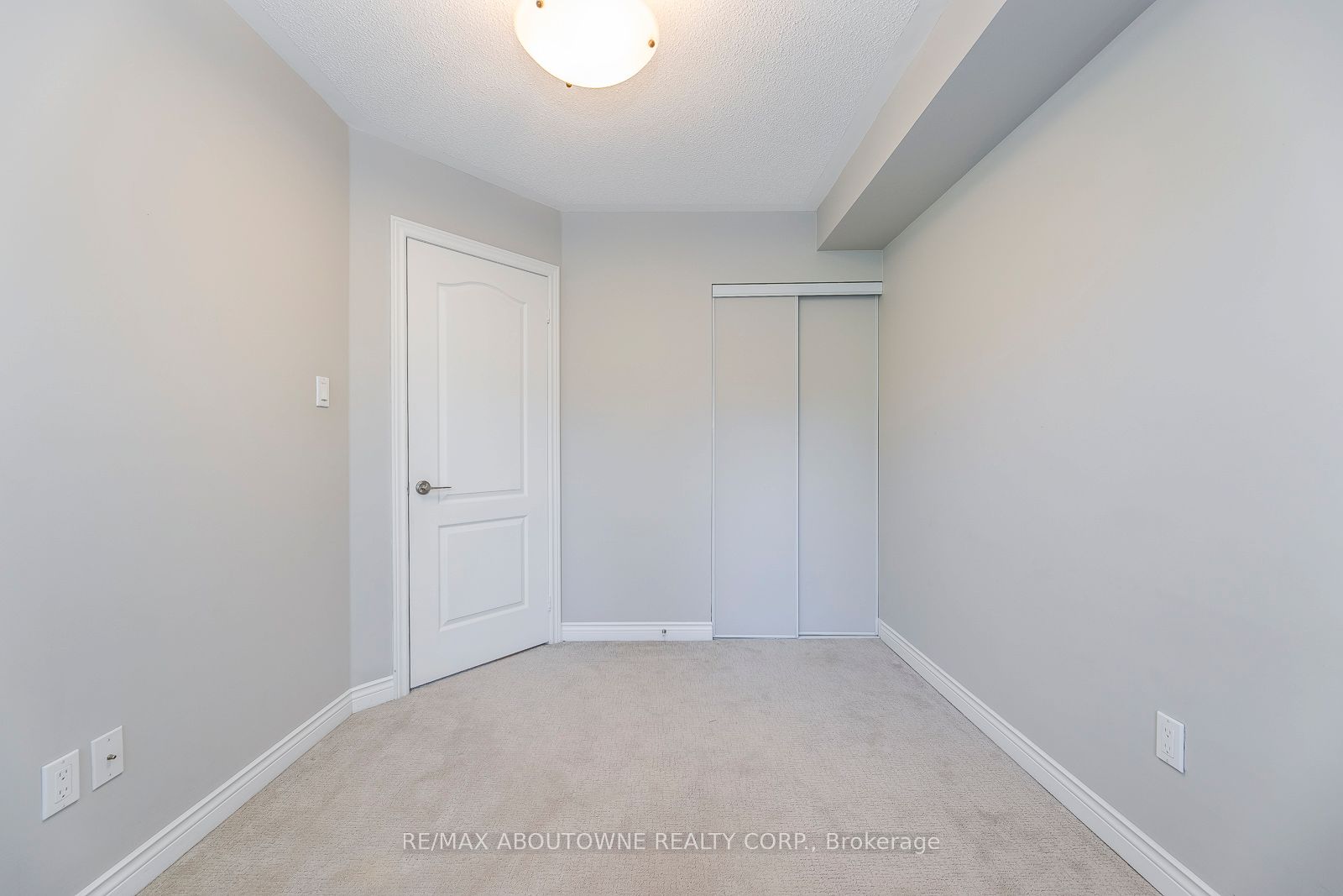 186 GATWICK Drive, Oakville ‣ W12656494 186 GATWICK Drive, Oakville ‣ W12656494