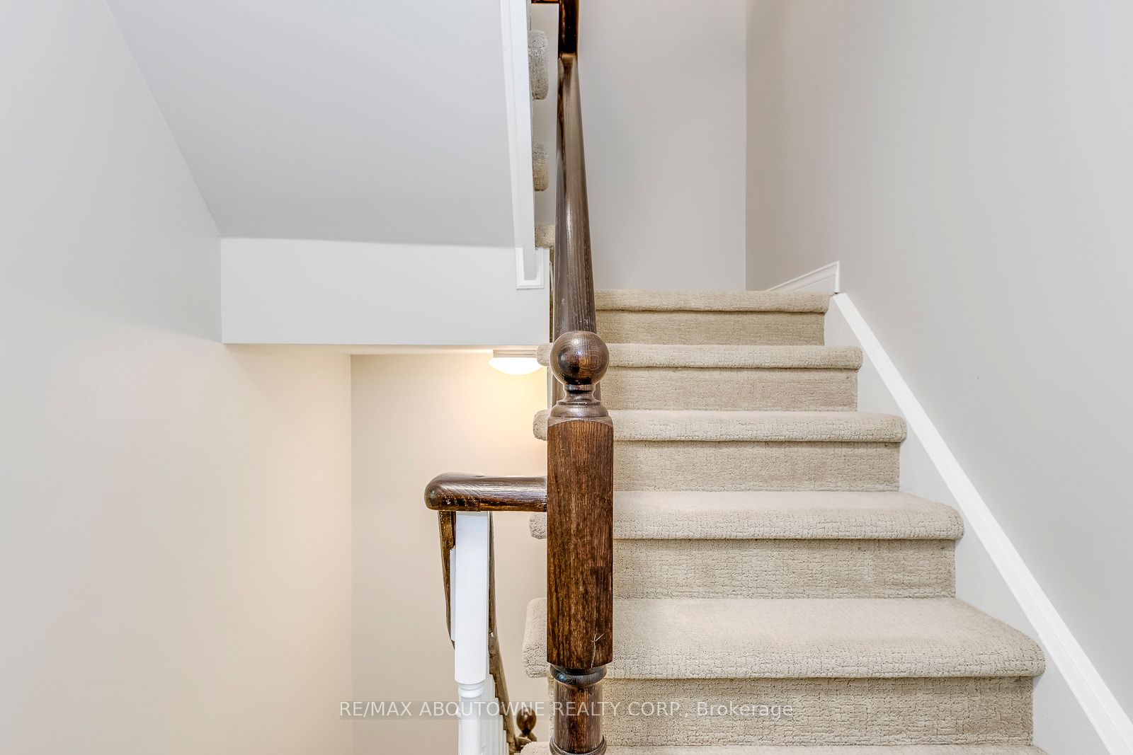 186 GATWICK Drive, Oakville ‣ W12656494 186 GATWICK Drive, Oakville ‣ W12656494