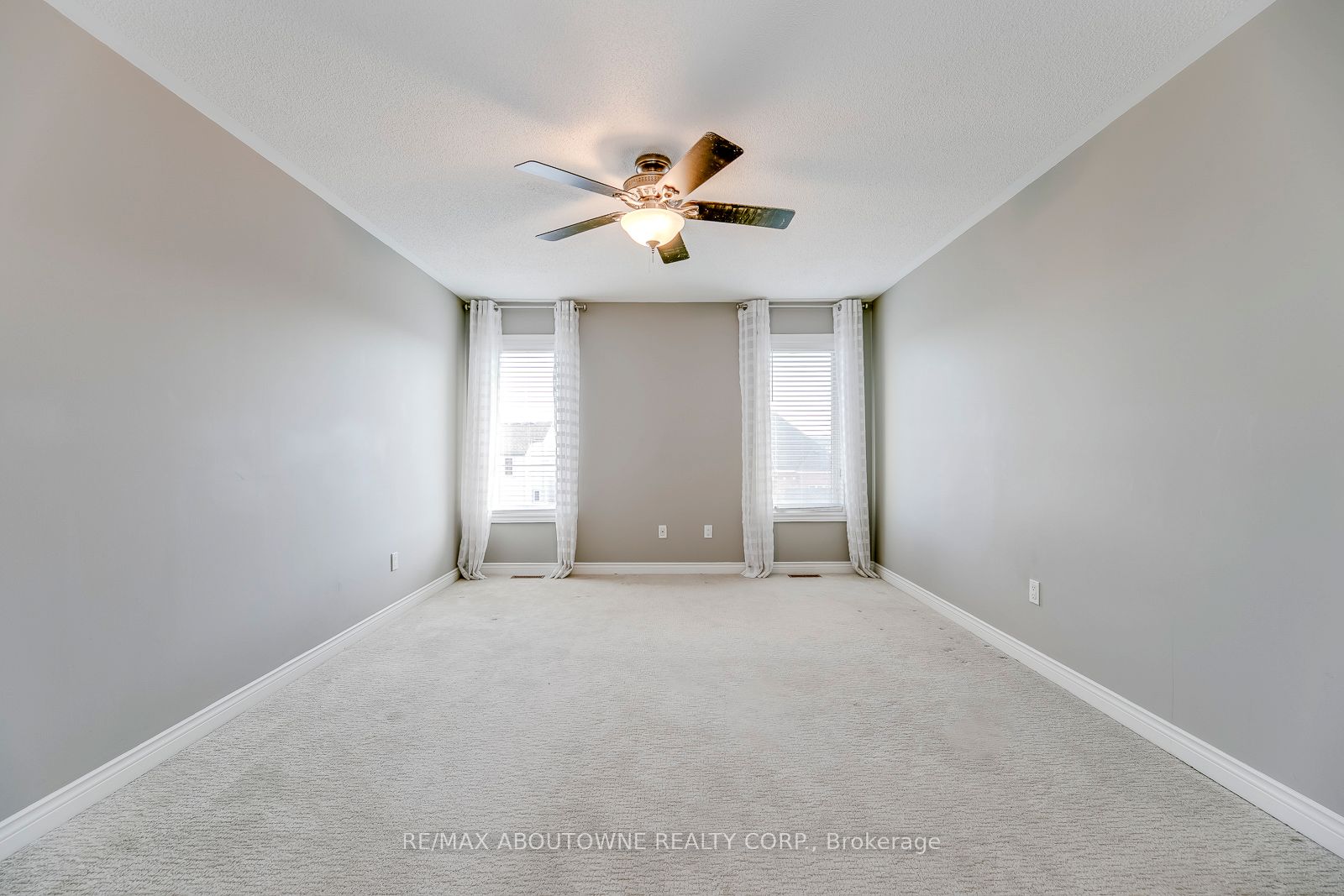 186 GATWICK Drive, Oakville ‣ W12656494 186 GATWICK Drive, Oakville ‣ W12656494