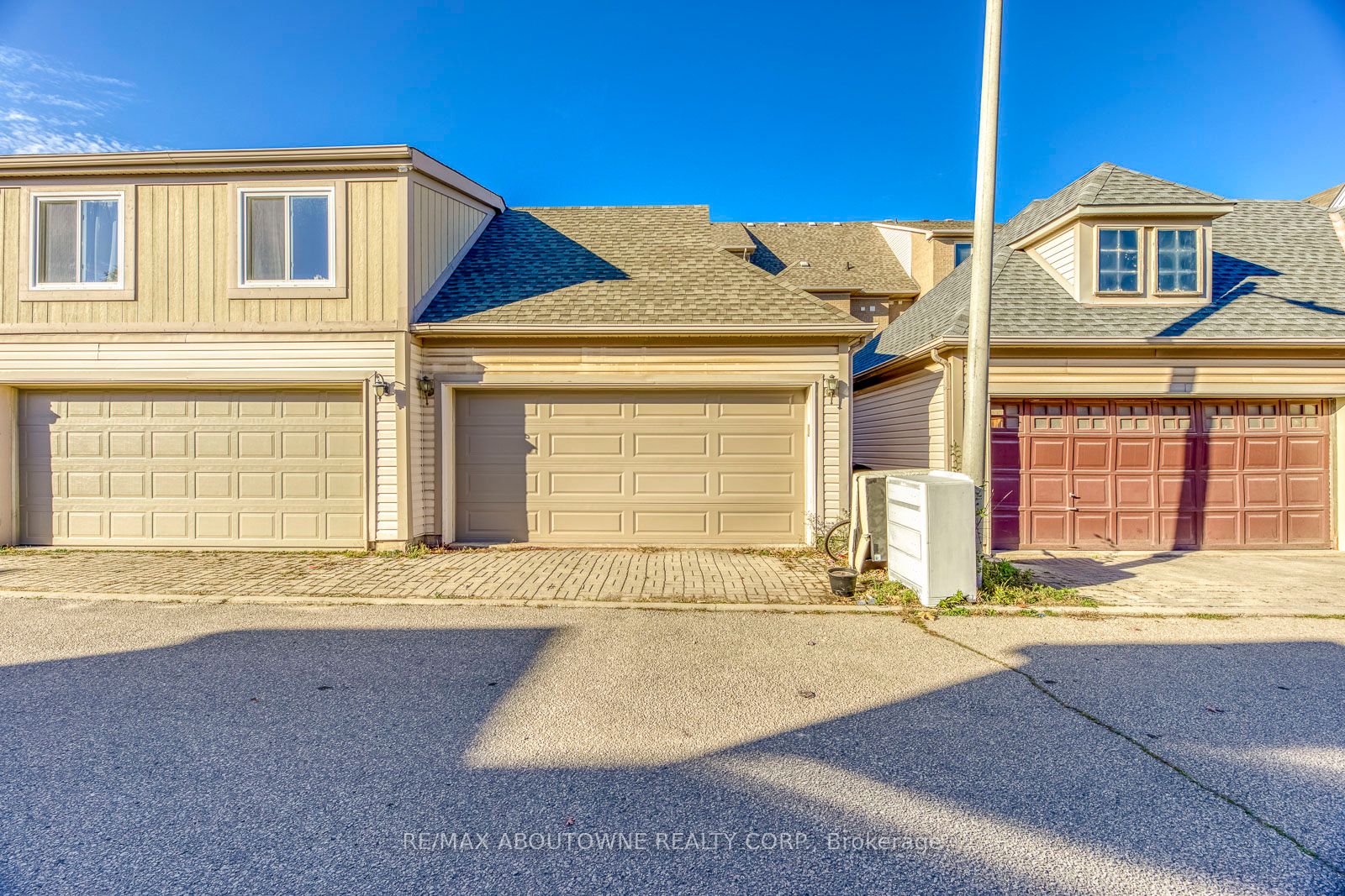 186 GATWICK Drive, Oakville ‣ W12656494 186 GATWICK Drive, Oakville ‣ W12656494