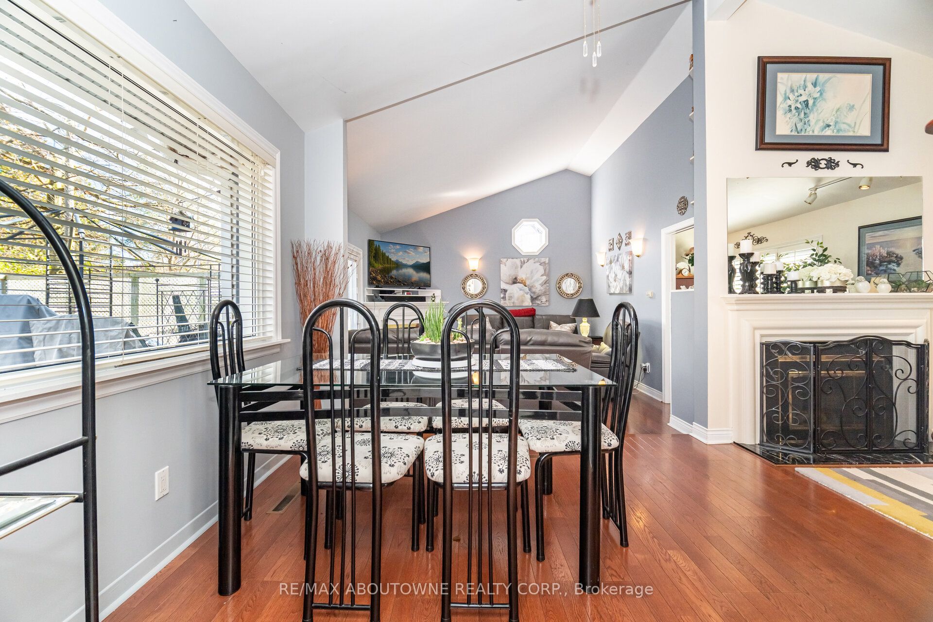 70 Germorda Drive, Oakville ‣ W12662084 70 Germorda Drive, Oakville ‣ W12662084