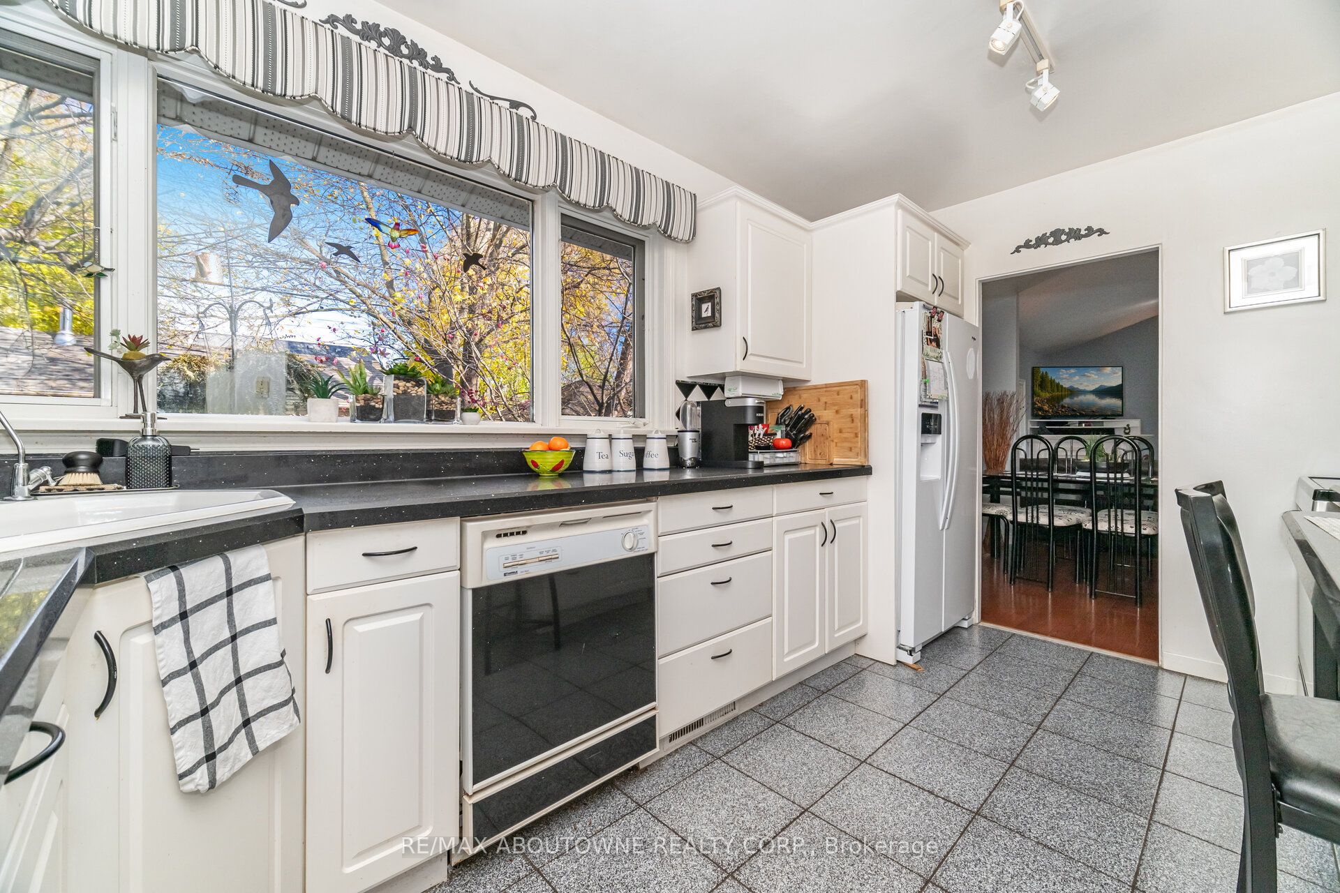 70 Germorda Drive, Oakville ‣ W12662084 70 Germorda Drive, Oakville ‣ W12662084