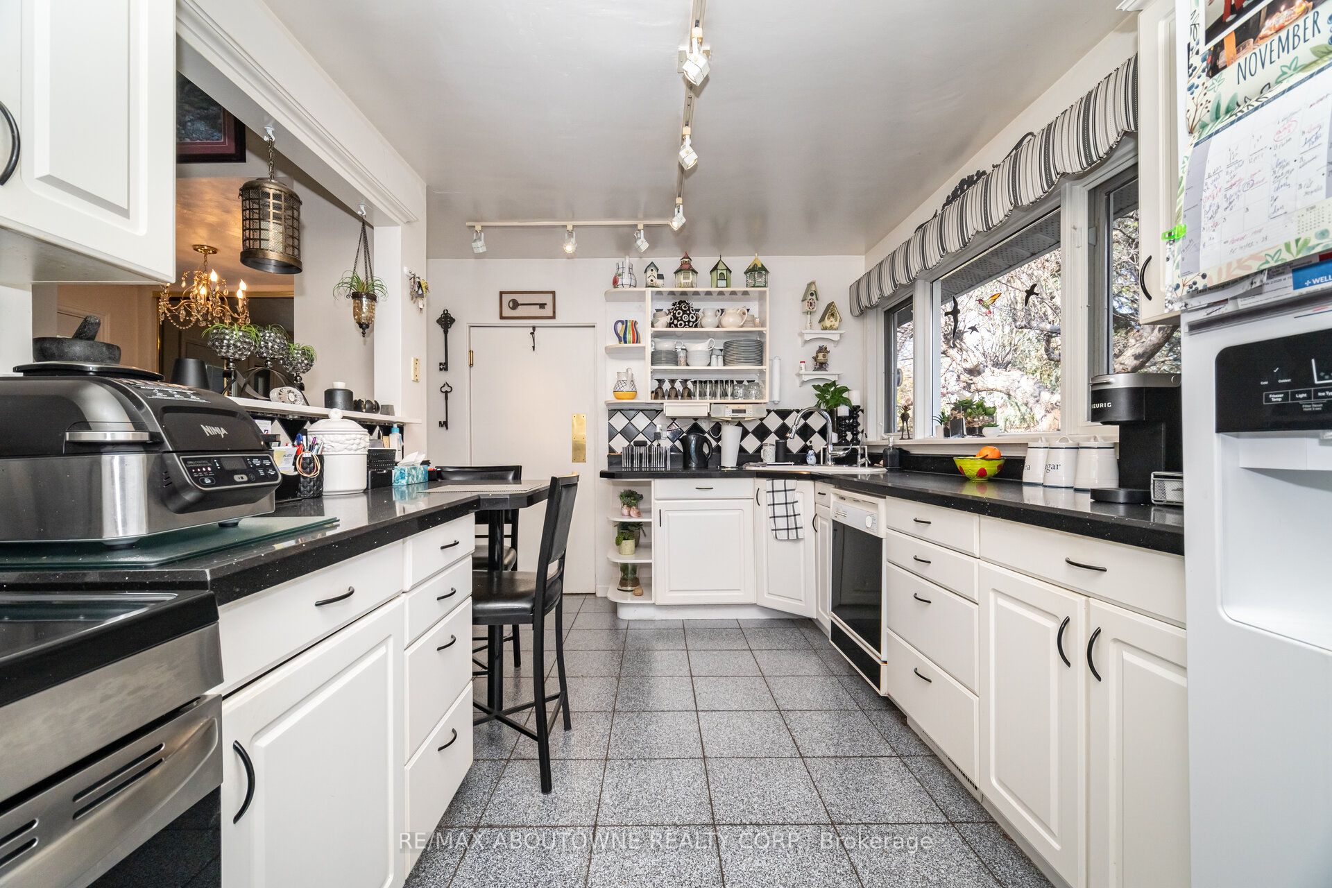 70 Germorda Drive, Oakville ‣ W12662084 70 Germorda Drive, Oakville ‣ W12662084