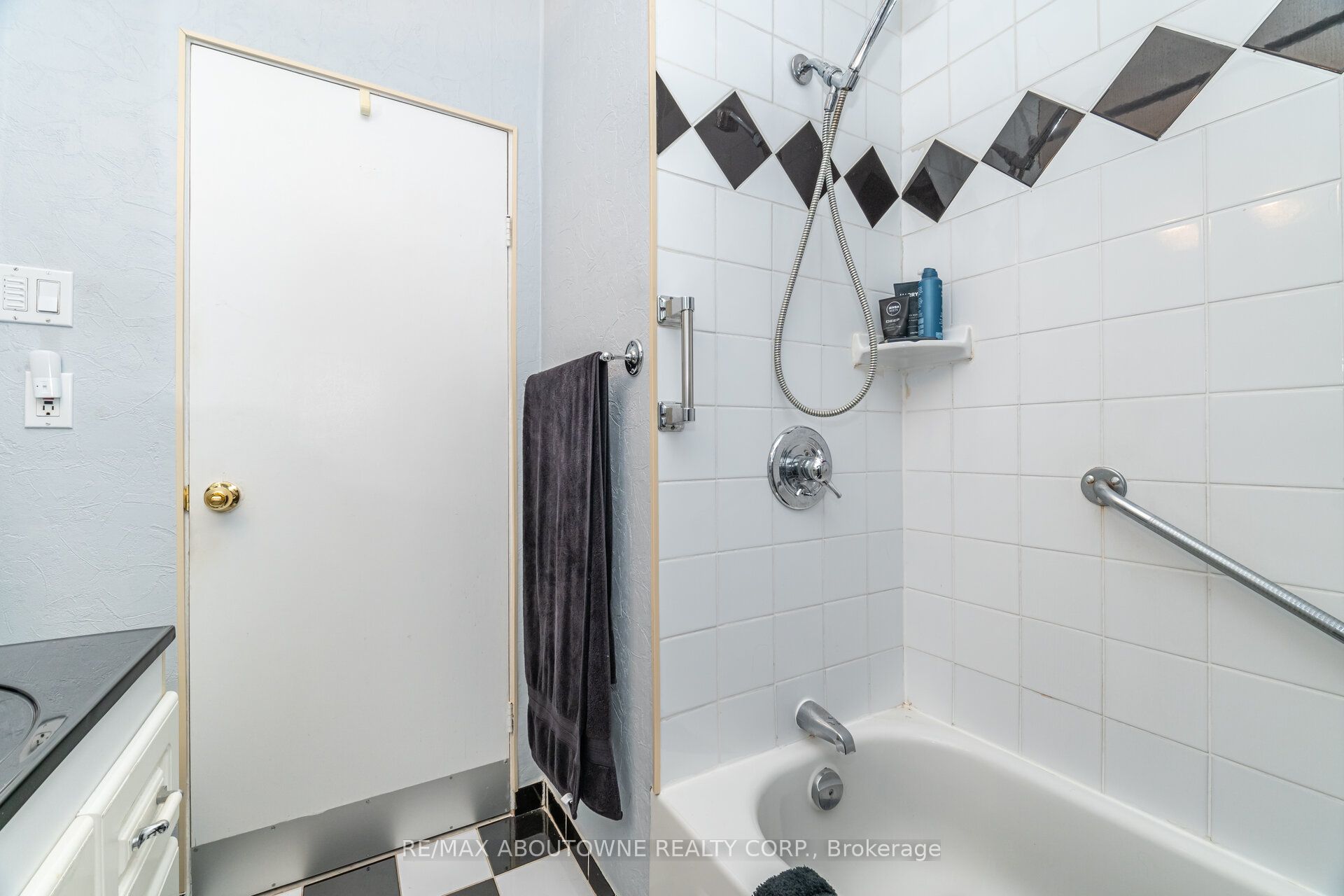 70 Germorda Drive, Oakville ‣ W12662084 70 Germorda Drive, Oakville ‣ W12662084