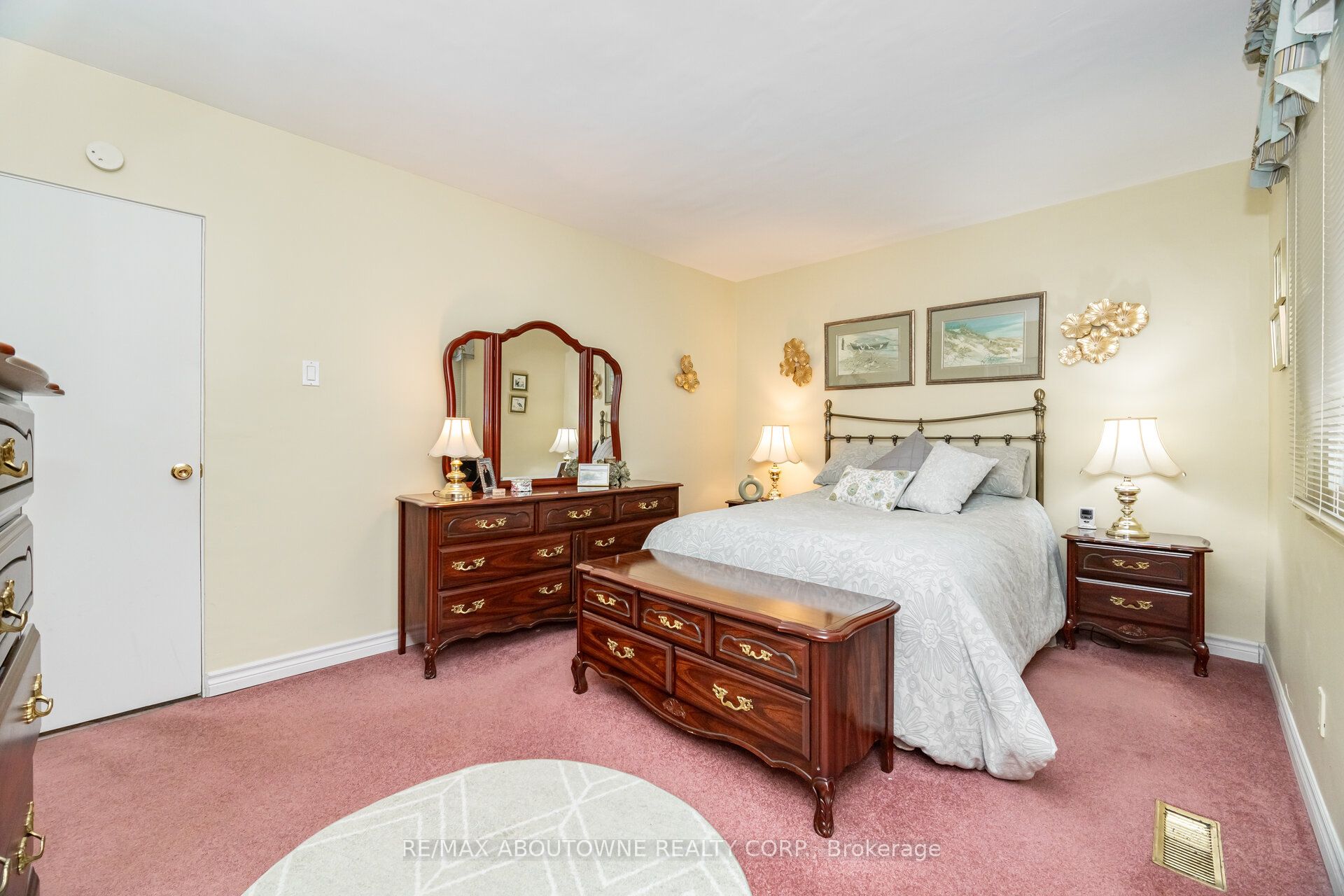 70 Germorda Drive, Oakville ‣ W12662084 70 Germorda Drive, Oakville ‣ W12662084